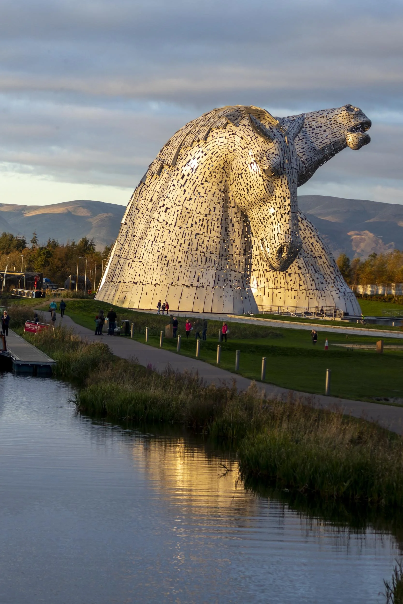Kelpies at Night_18-HDR.jpg