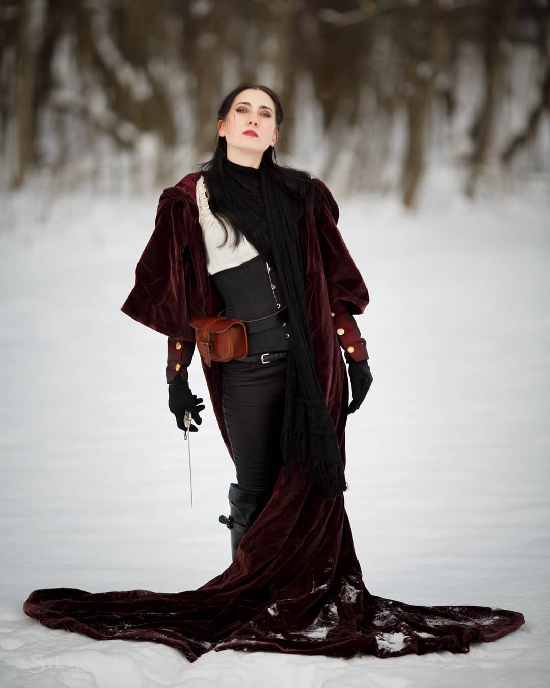 So let's have some more full body shots of our little crossover and of course, because I can not resist, on more portrait shot at the end. And in case you are wondering: yes, the portrait is done from above, so winter and snow are not keeping me from