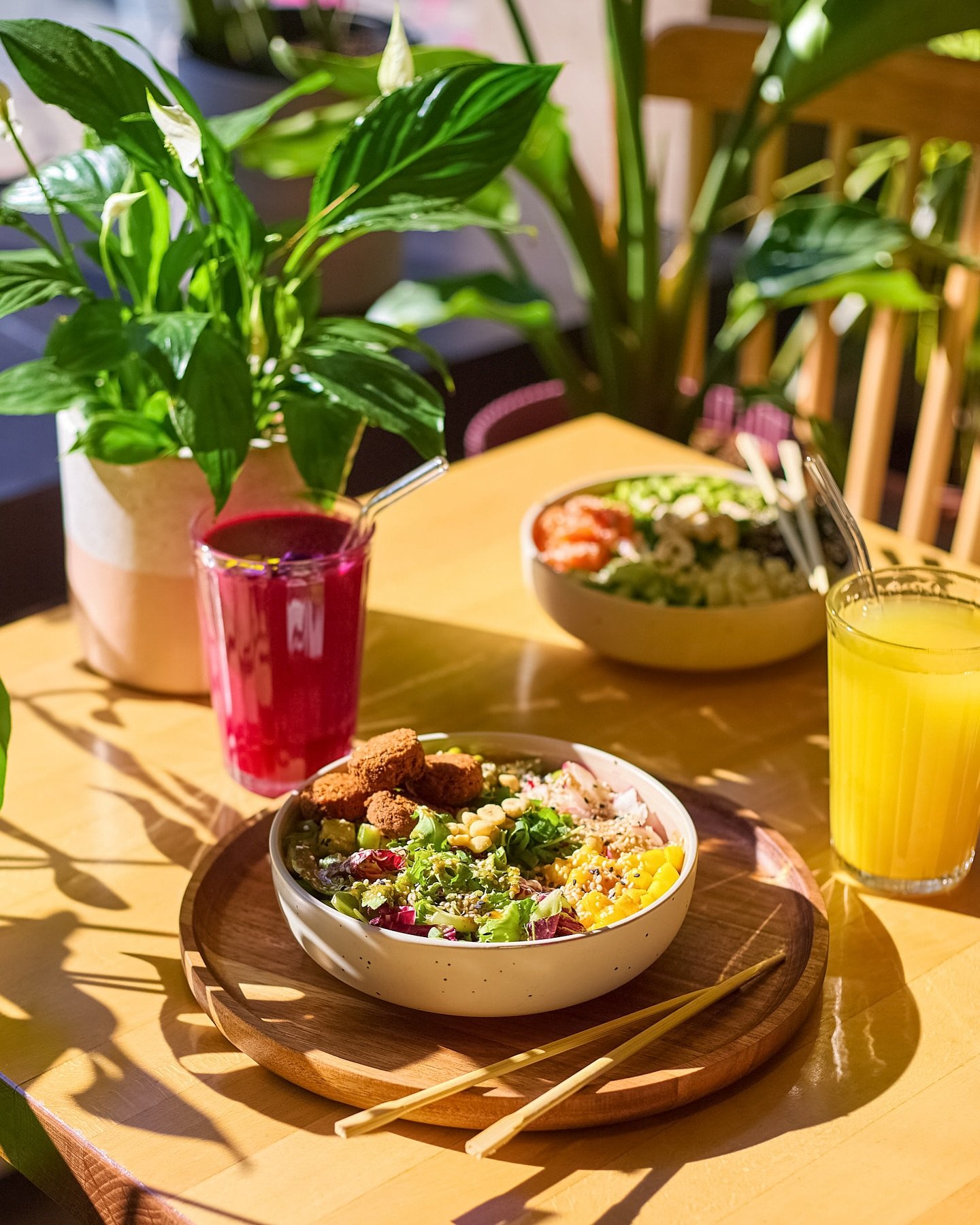 Jaka zima? 👀 
W Miskach na Lea możecie mieć lato cały rok ✨
Dzięki naszym kolorowym poke bowl&rsquo;om, smoothie i napojom ☀️ o każdej porze roku możecie przenieść się (marzeniami lub wspomnieniami) w tropiki 🌴

PS: dla tych, kt&oacute;rzy nigdzie 
