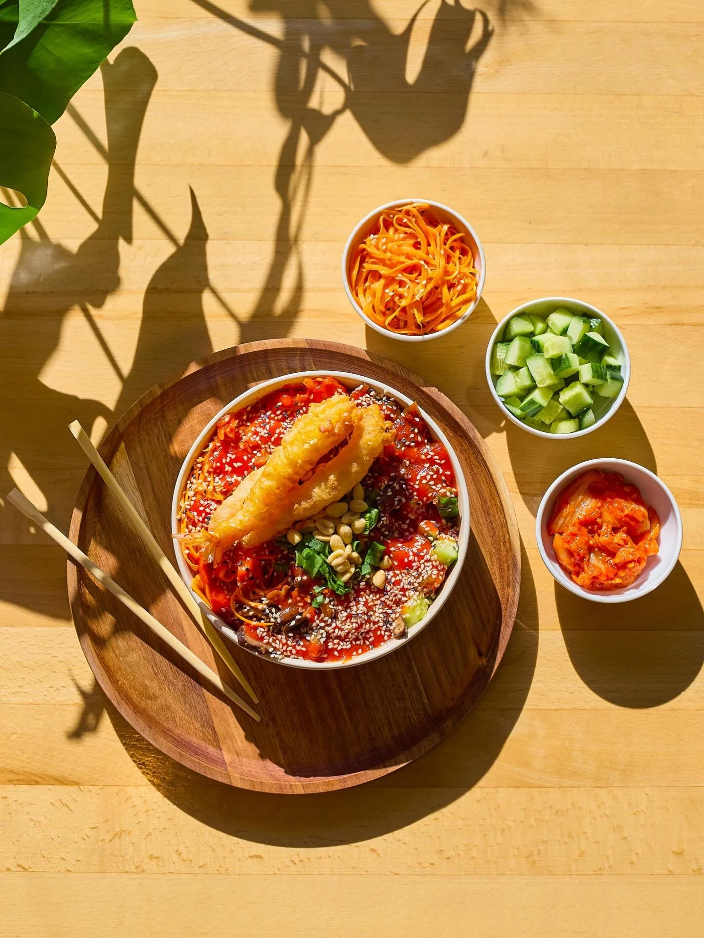 Hejka! 👋🏻 Dziś rozkładamy na czynniki pierwsze jedną z naszych pozycji: KOREAN KIMCHI 🌶️

Opcja dla odważnych, bo lekko pikantna, i dla tych, kt&oacute;rzy lubią kimchi, bo gra tu dużą rolę 😉

W skład Koreana wchodzą:
Sos sriracha / kimchi / mary