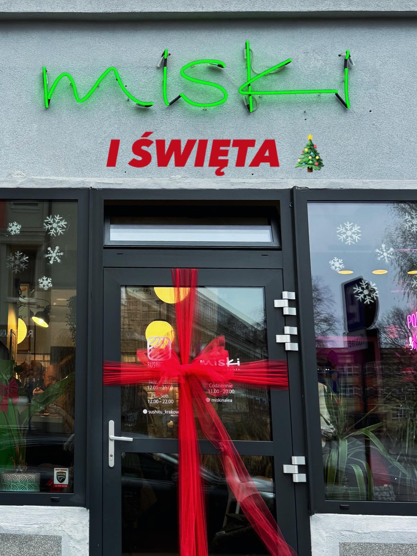 Kochani! Mała ściąga jak będziemy otwarci przez ten grudniowy czas 🫶

24-26.12 ZAMKNIĘTE 🎄
31.12 Sylwester - OTWARTE 🎊
1.01 Nowy Rok - OTWARTE ✨

O szczeg&oacute;łach i godzinach funkcjonowania będziemy informować i przypominać na bieżąco 🙌🏻

We