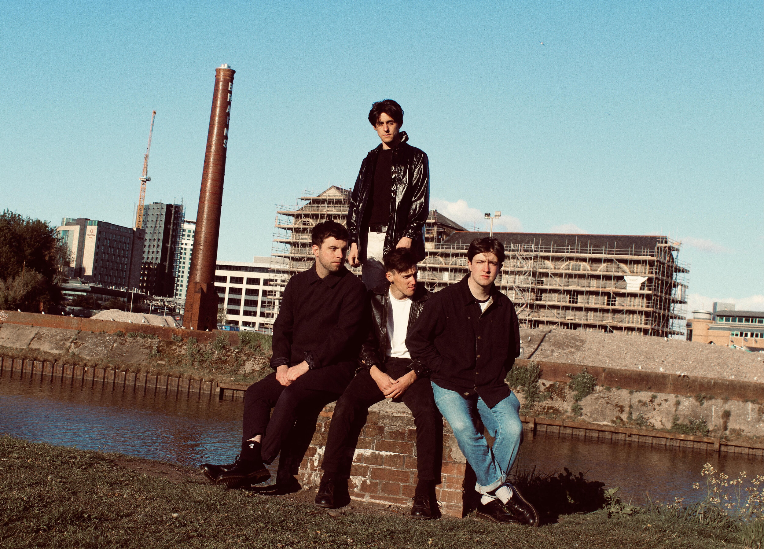 THE ALTERNATIVE WALES SOUNDTRACK #30: Red telephone