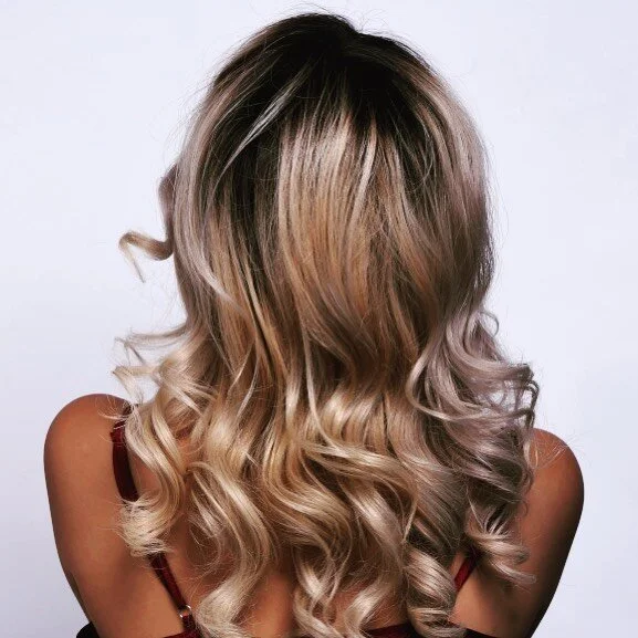 Cheveux&rsquo;s latest photo shoot with 📸:@cjid &bull;
&bull;
&bull;
#cheveux #cheveuxhairandmakeup #blondehair #blondy #balayage #asianbeauty #modelsofinstagram #modelphotoshoot #beautymodeling #haircare #goodlook #instahairstyle #wavyhairstyle #di