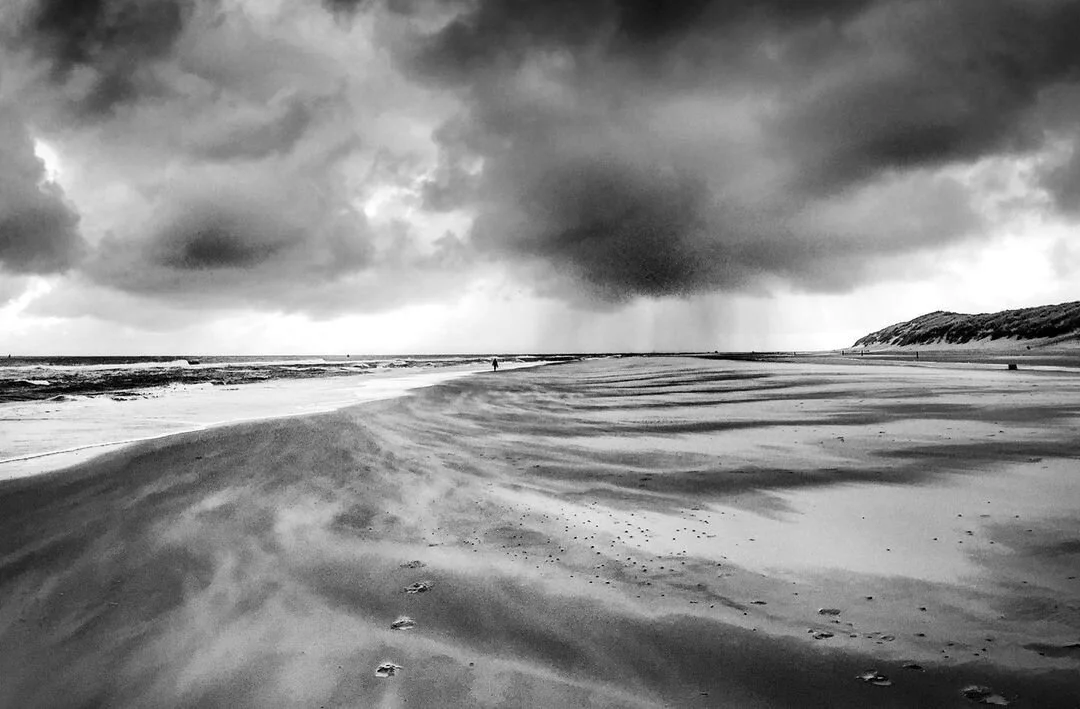 sander-heezen-fotograaf-landschap-strand-zwart-wit.jpg