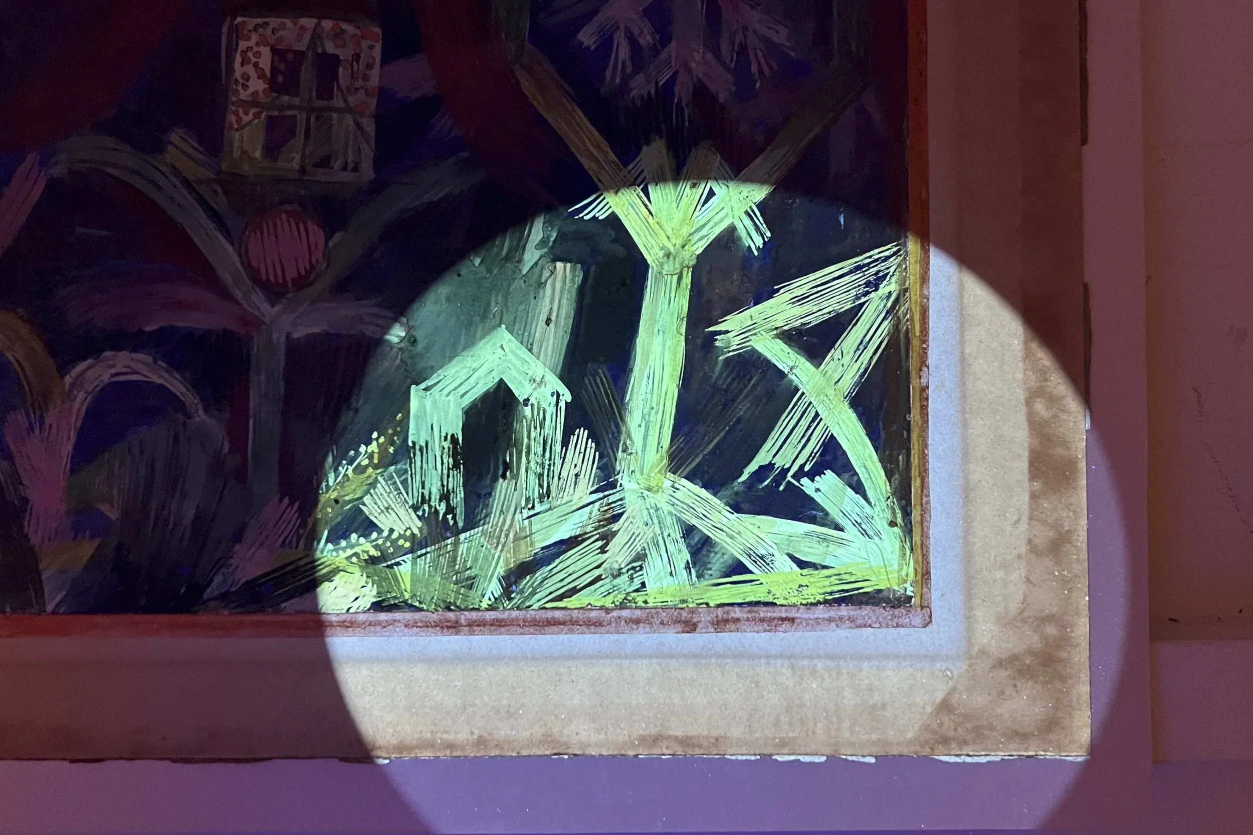 Examination under ultraviolet light, detail