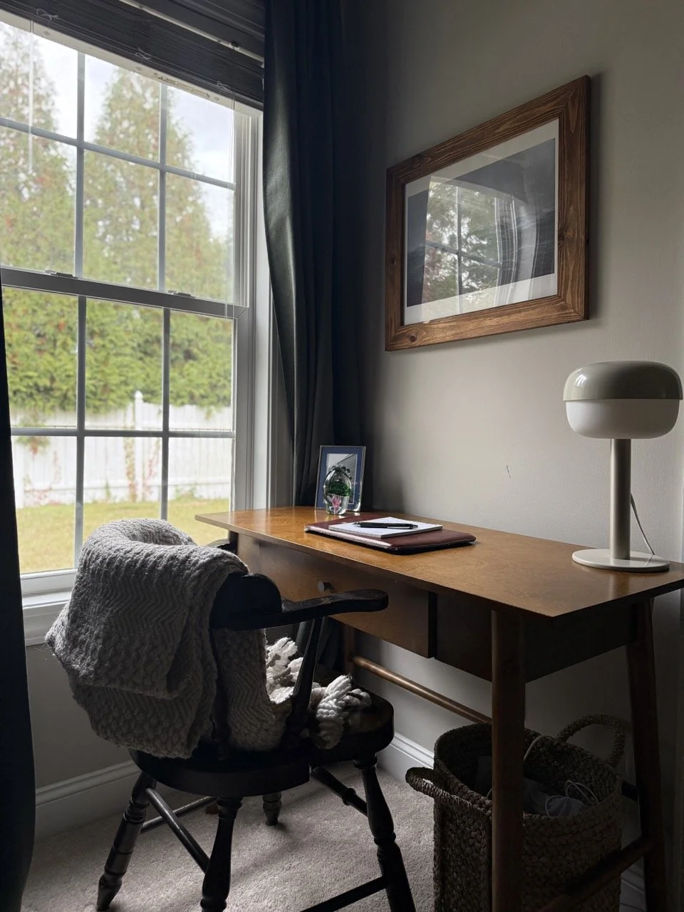 Bedroom Desk Design with window