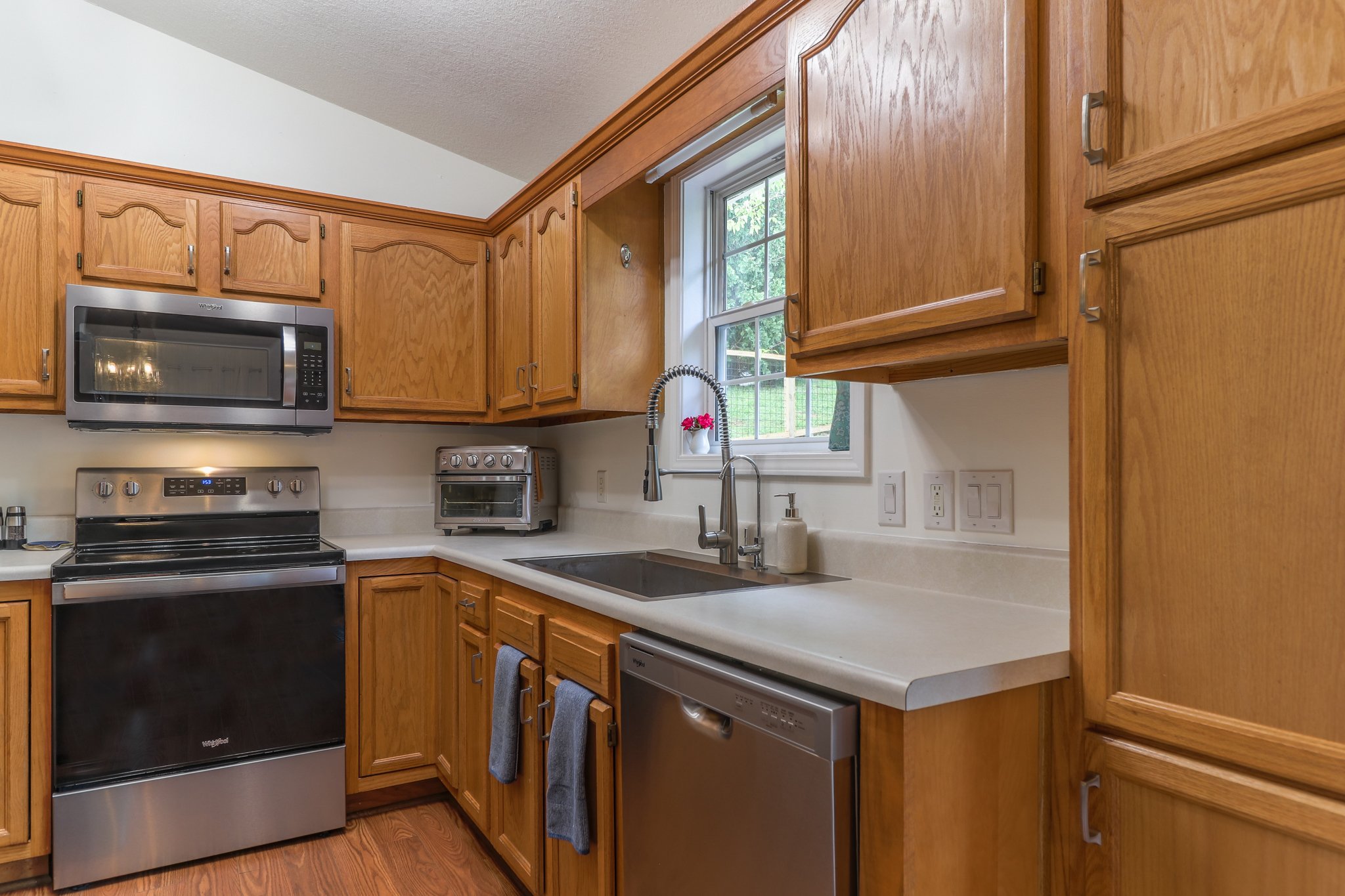 142 Ridge Brook Dr--Kitchen.jpg