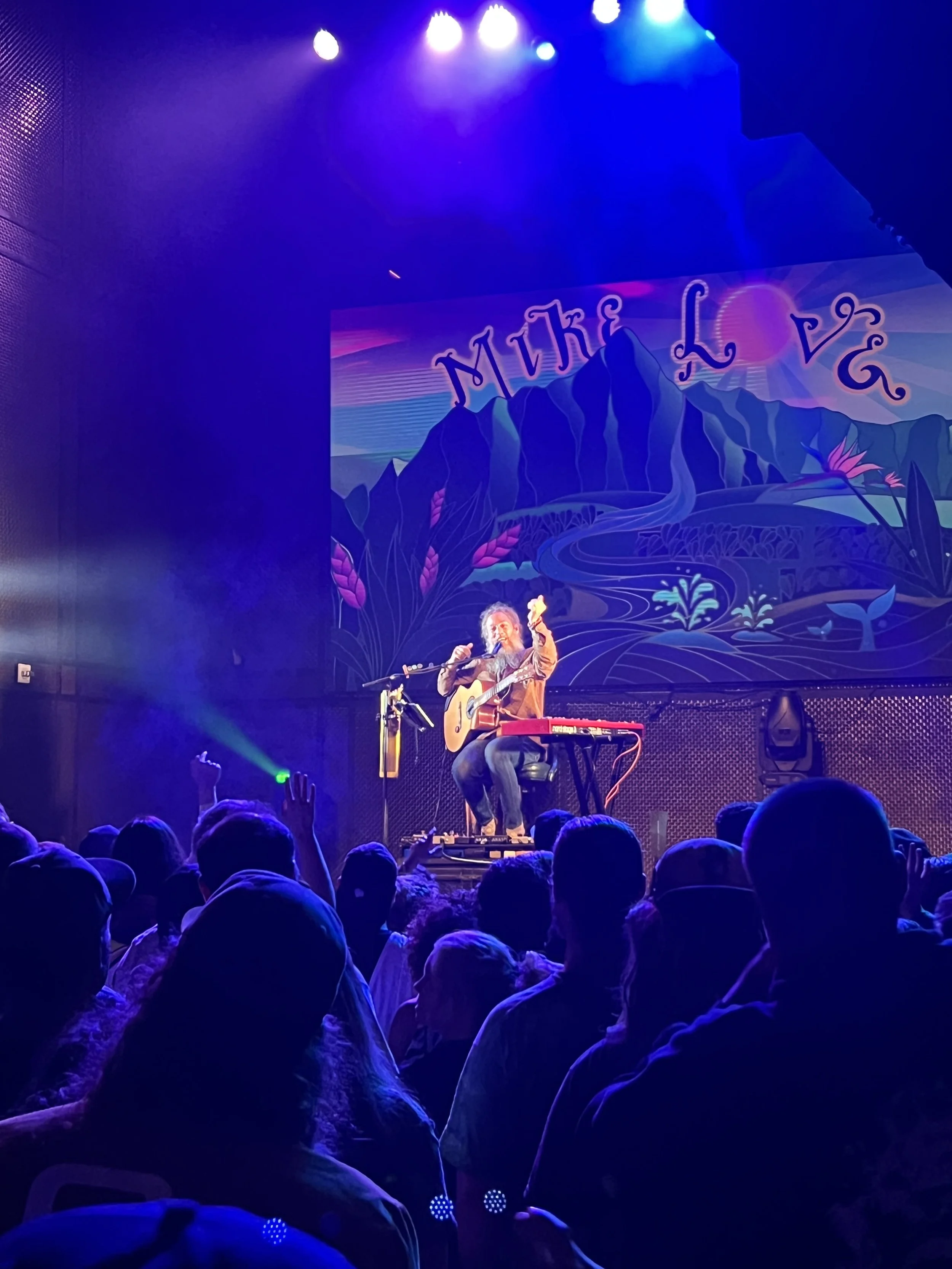 Mike Love’s Out of This World Talent Lights Up Music Box SD with Dub FX