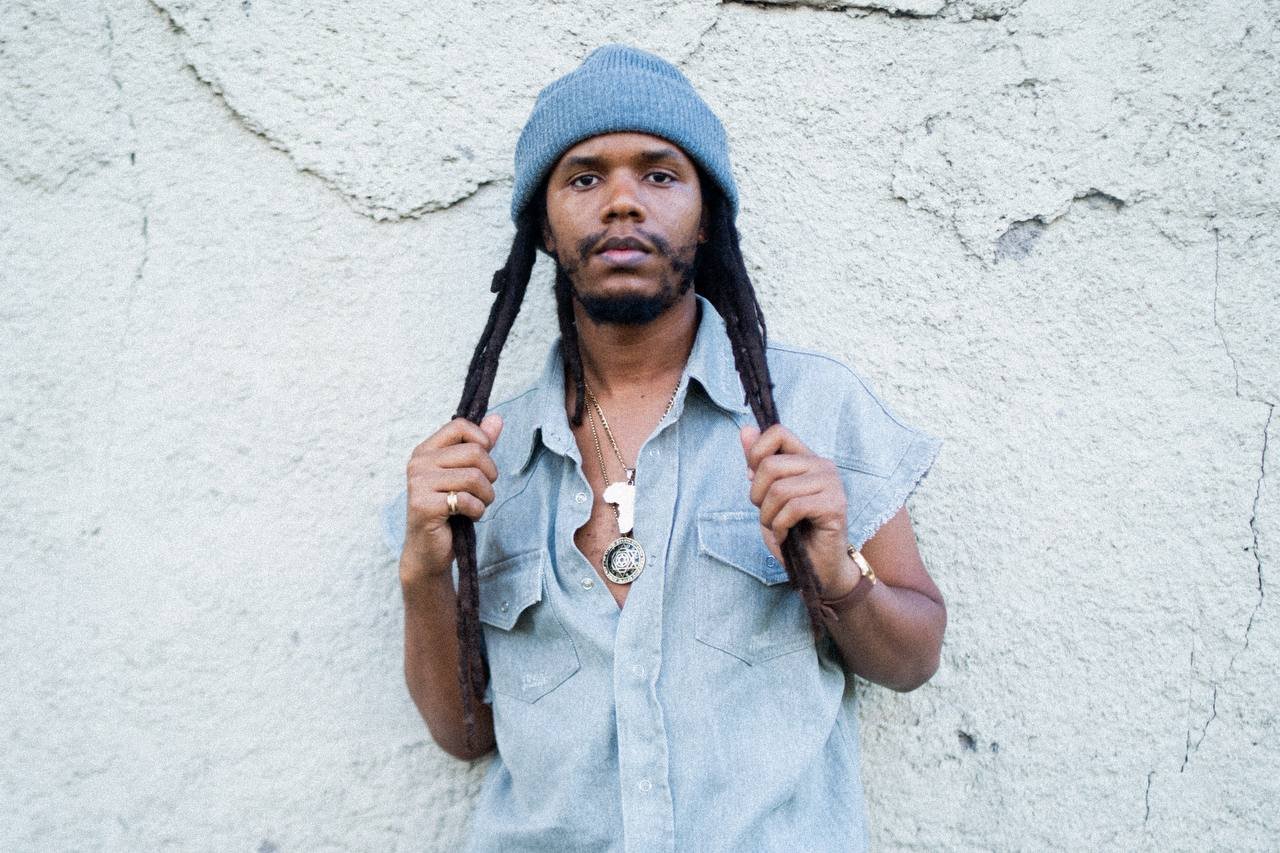 Kxng Izem displays big heart and vocals in the new album, “Nolovelost”