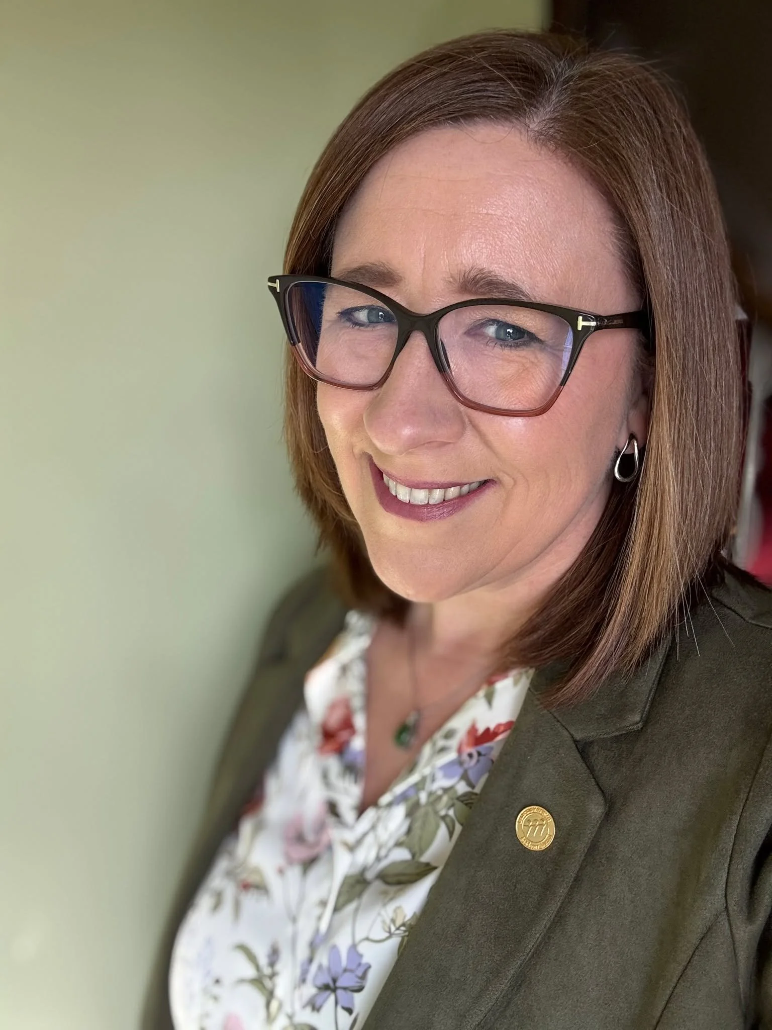 ✨ You don&rsquo;t have to build your process alone. Self-trust grows stronger when you have the right support and that&rsquo;s where I come in. I work with heart-centered and creative entrepreneurs who are tired of waiting until they feel &ldquo;read