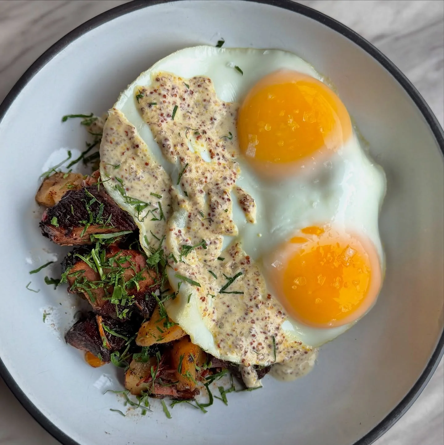 Sunday forecast looks like 🌦️ so book a table and come have brunch with us! Oysters, pastries, bubbles - what more could you ask for? Grab your spot on @opentable