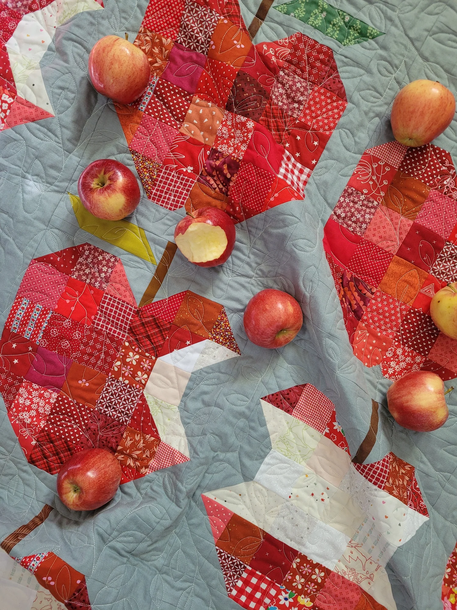 The Apple Patch Quilt — Crinkly Quilts