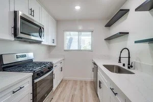 Kitchen 5.jpg