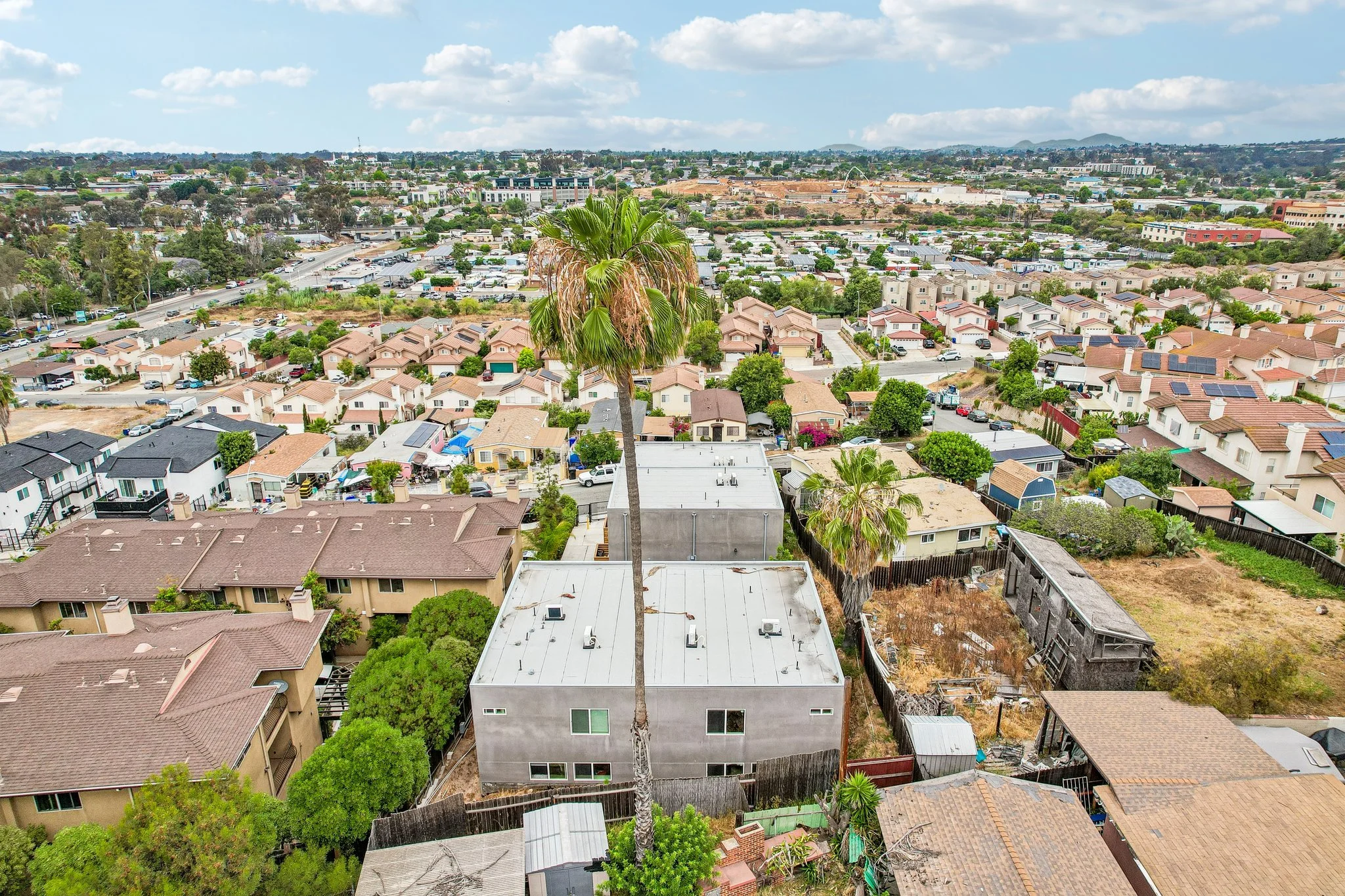 20-web-or-mls-214618 - 4781 Cereza St-S1605-019.jpg
