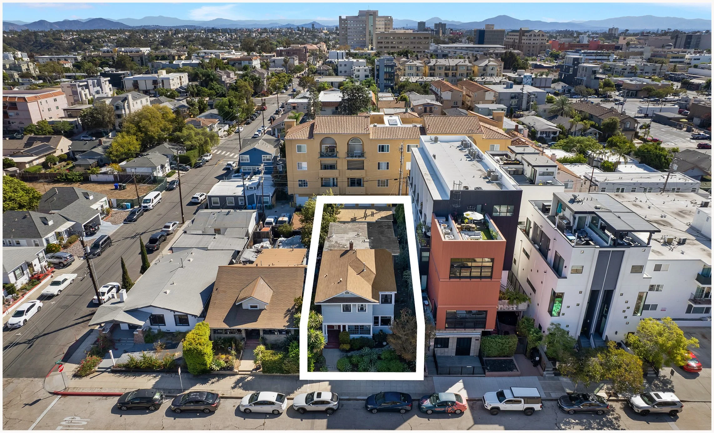4083 Albatross St_3.jpg