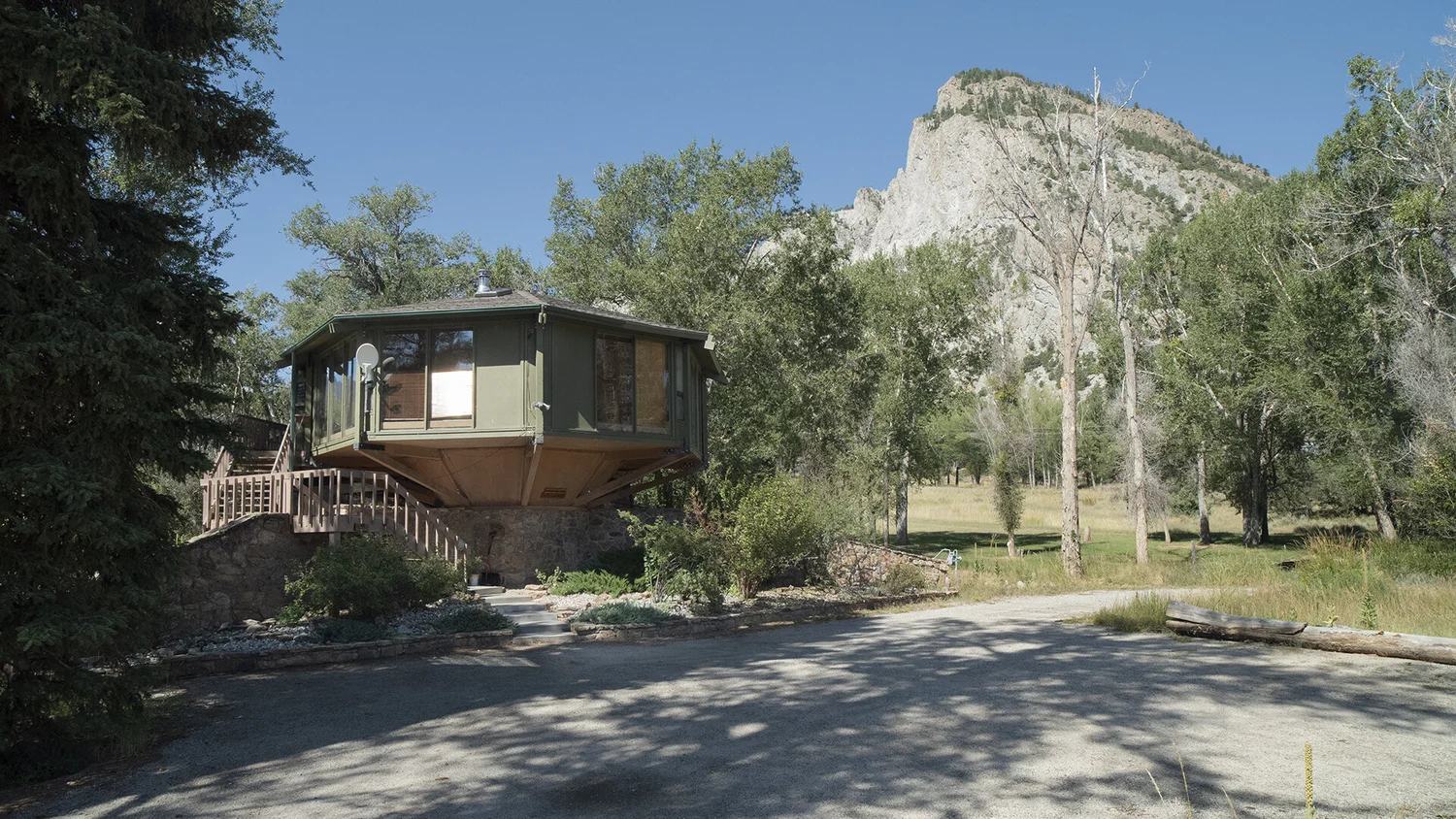 Treehouse Hot Springs