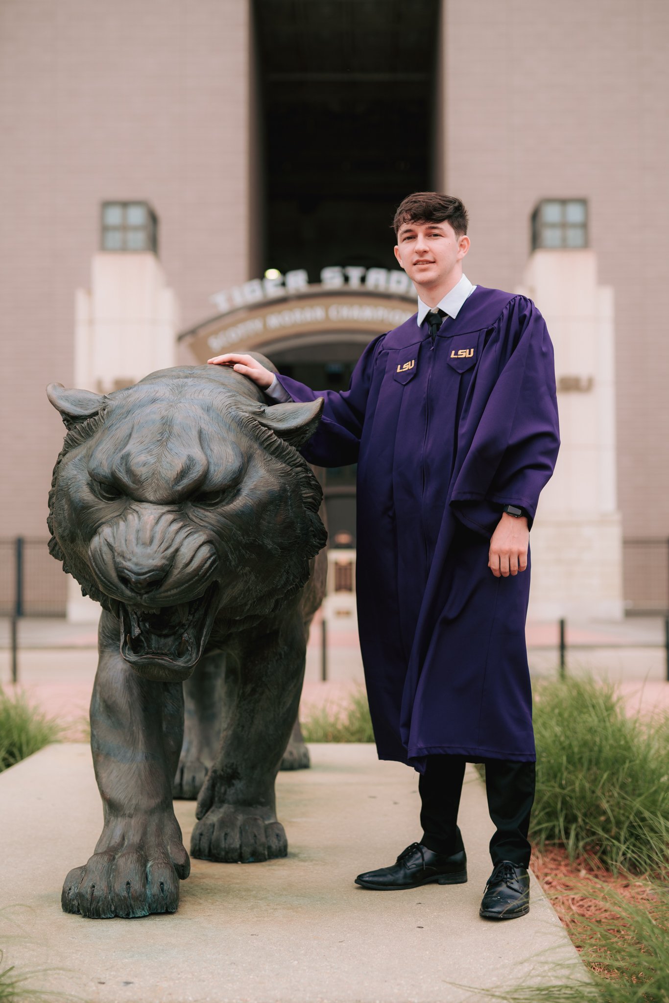 Dakota LSU Graduation Senior Session in Baton Rouge-20.jpg