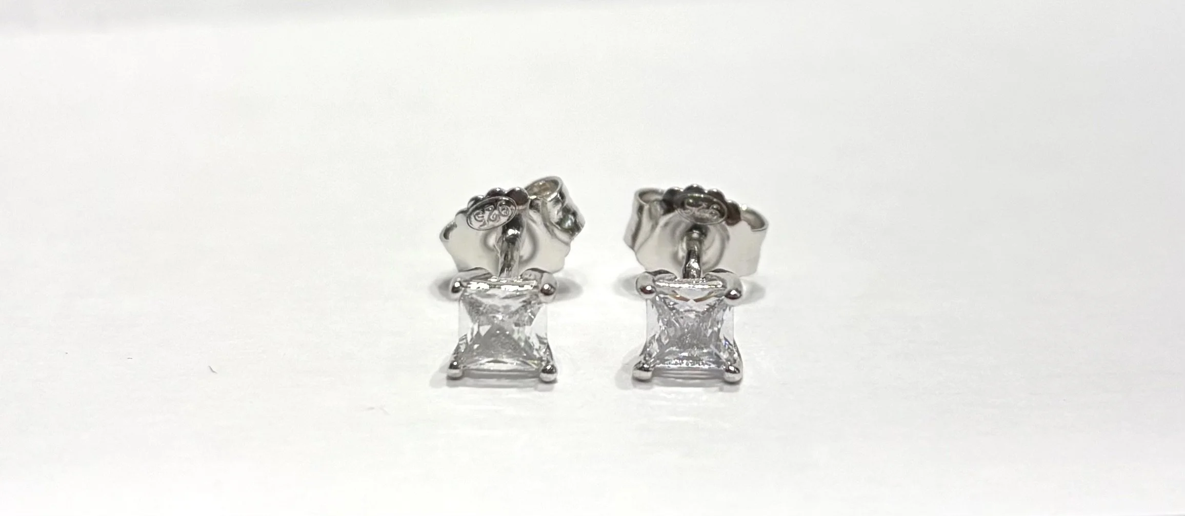 Boucle d'Oreille Oxyde 4 mm