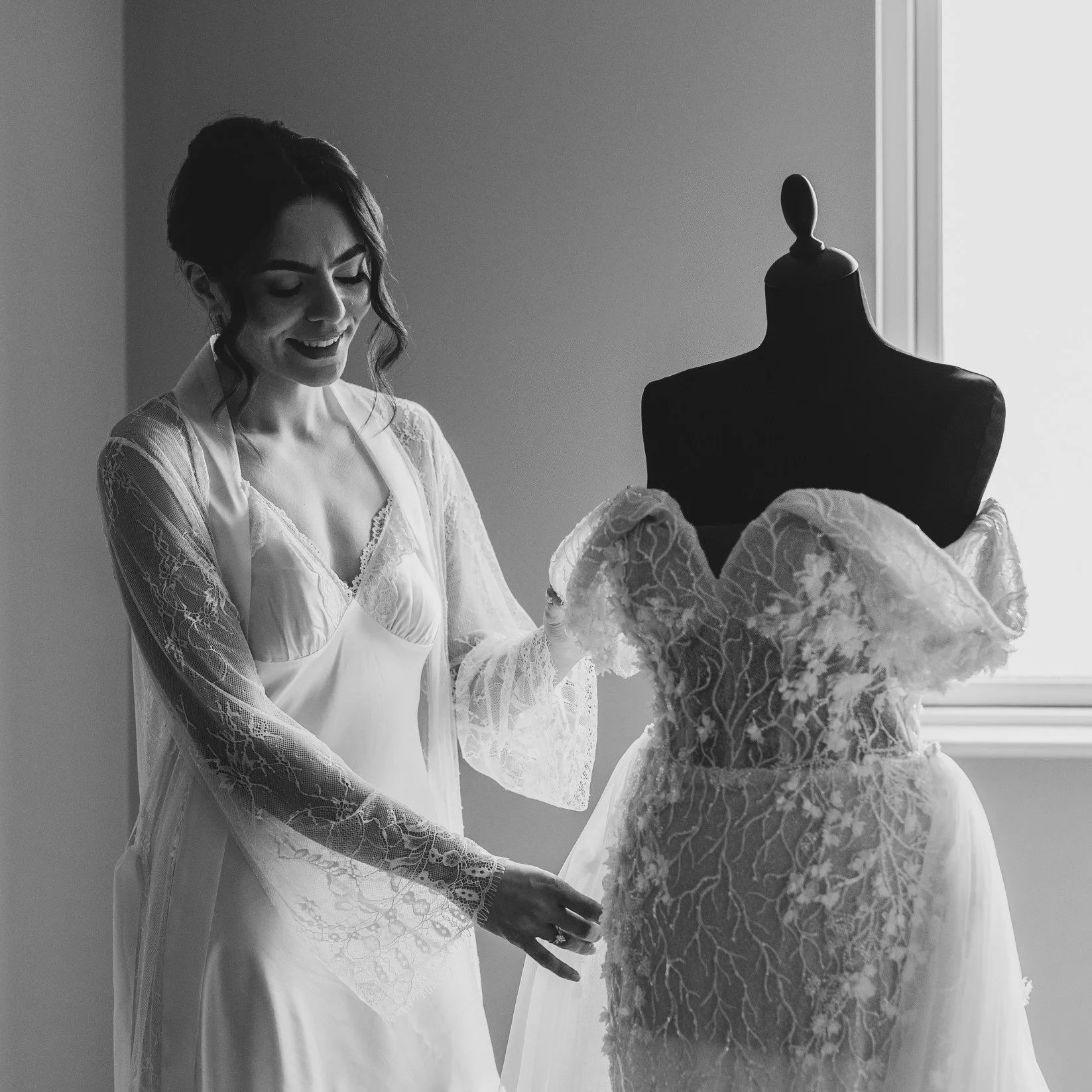 Last Friday we dodged rain to have the most amazing day with @____ciaran
 and @jasmineokane 

Just 10 images here but more over on Facebook page.

@ppani_1966 @theniweddingdirectory 

Suppler suppliers:

Pearls &amp; Lace @pearlsandlacebb - Eva Lende