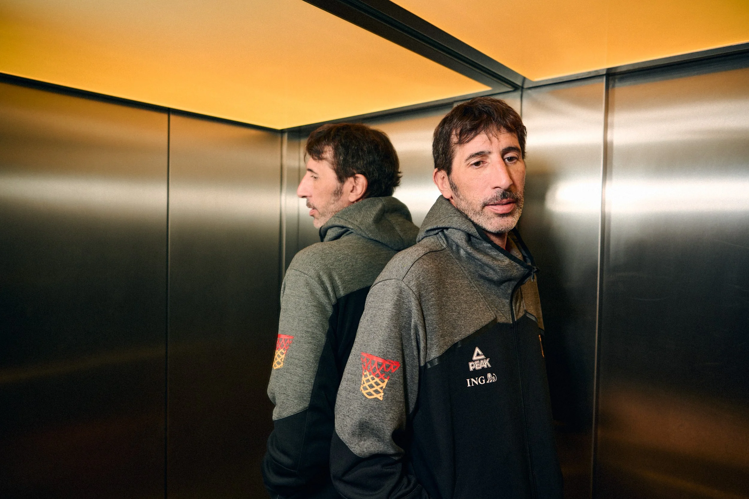 Basketball-Bundestrainer Alex Mumbru für stern