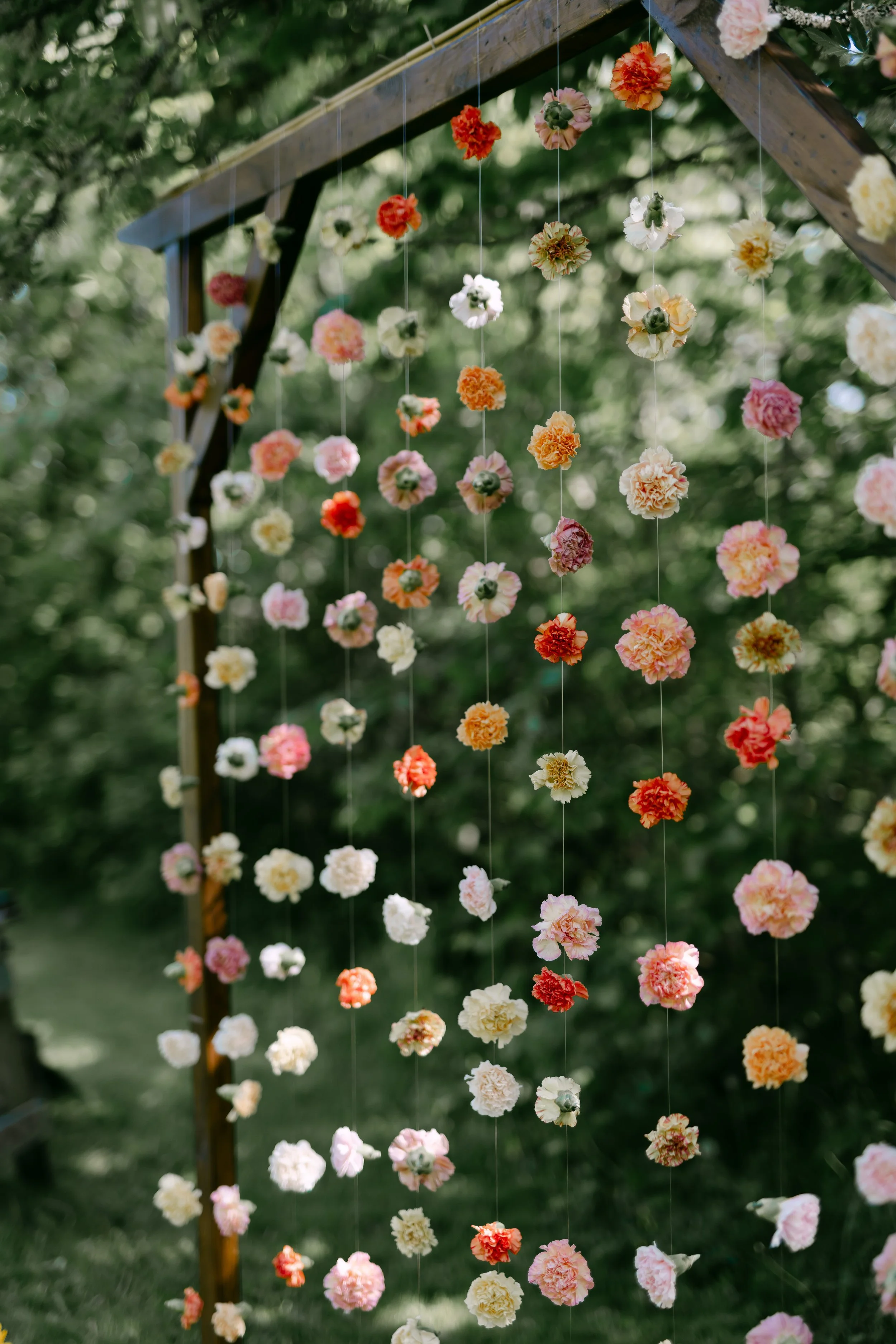 Vigselbåge (blommor från florist ) .jpg