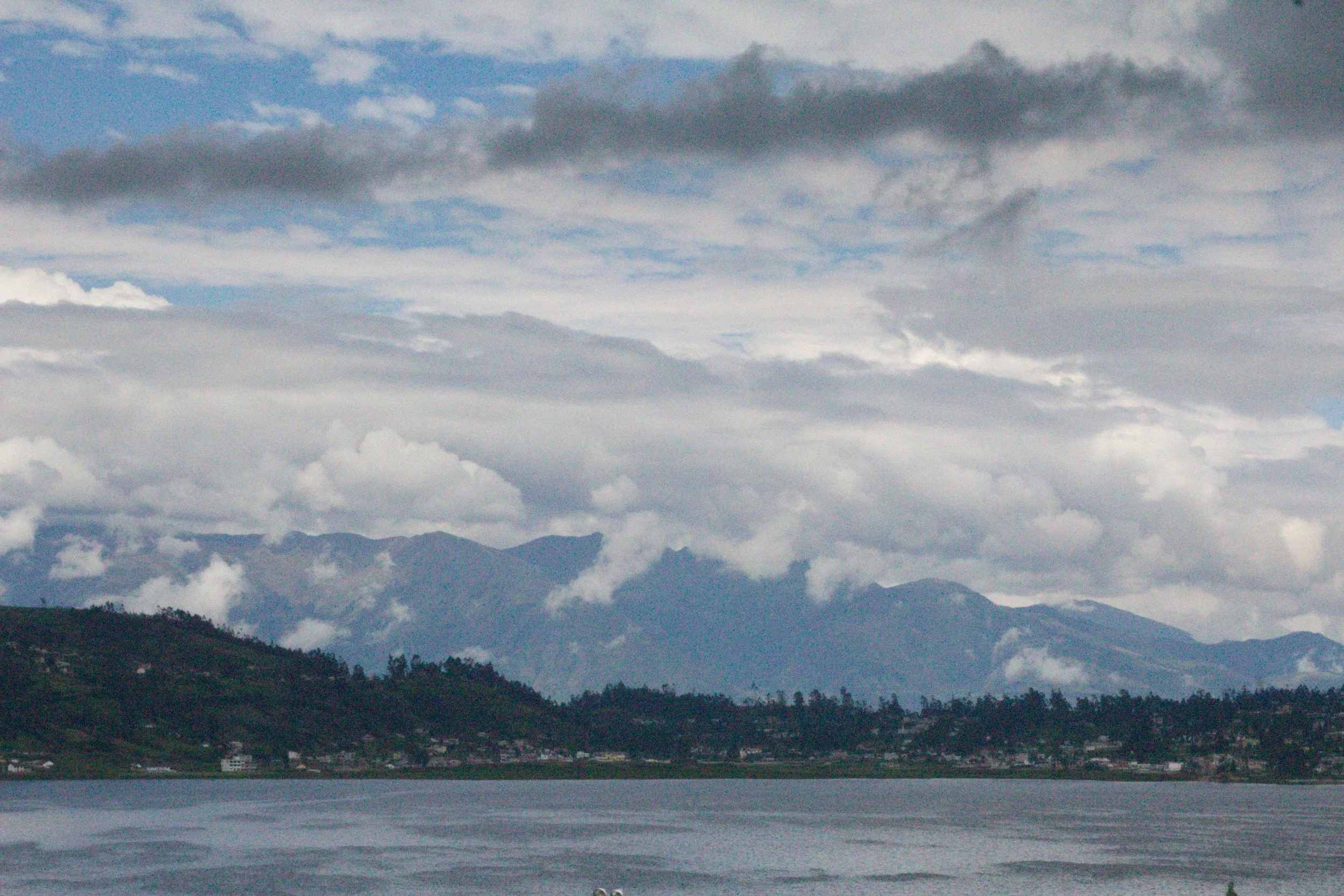 05-weather-over-the-lake-ecuador.jpg