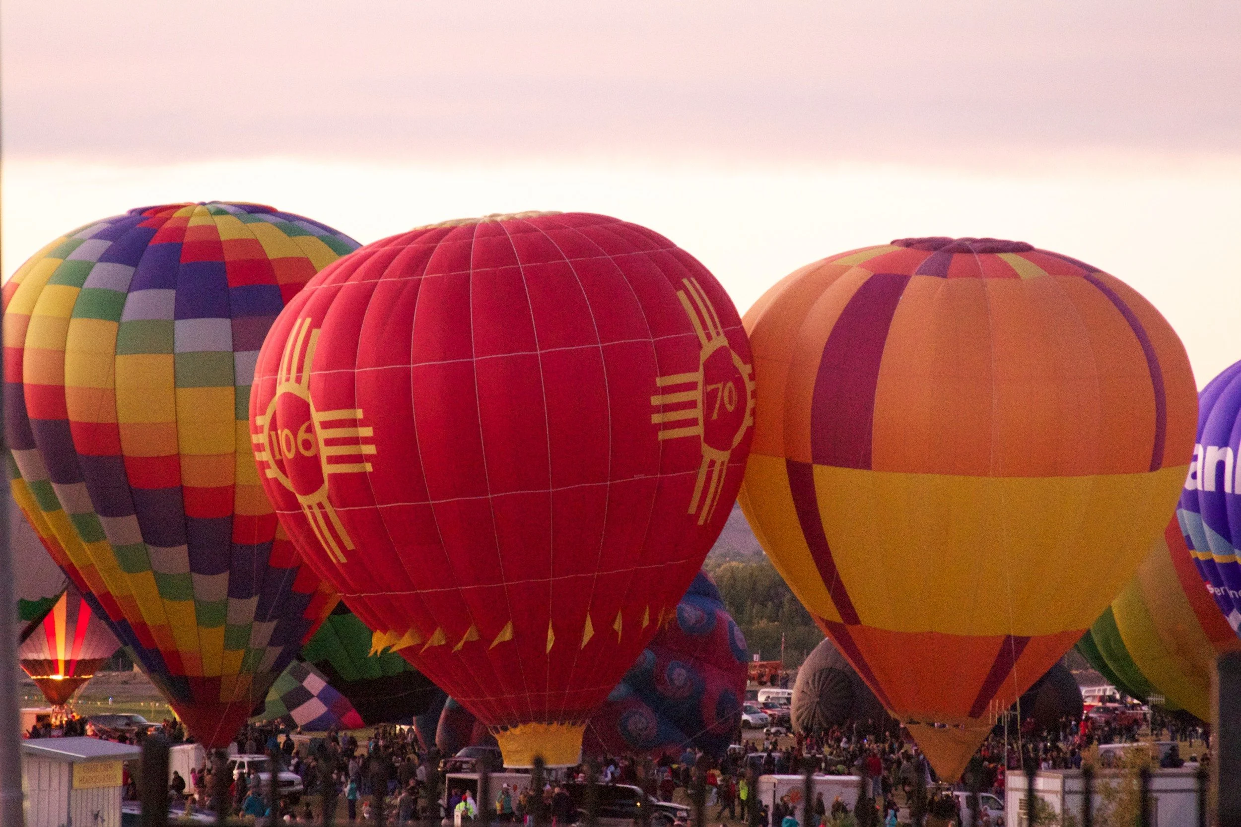 16-balloons-gathering-new-mexico.jpg