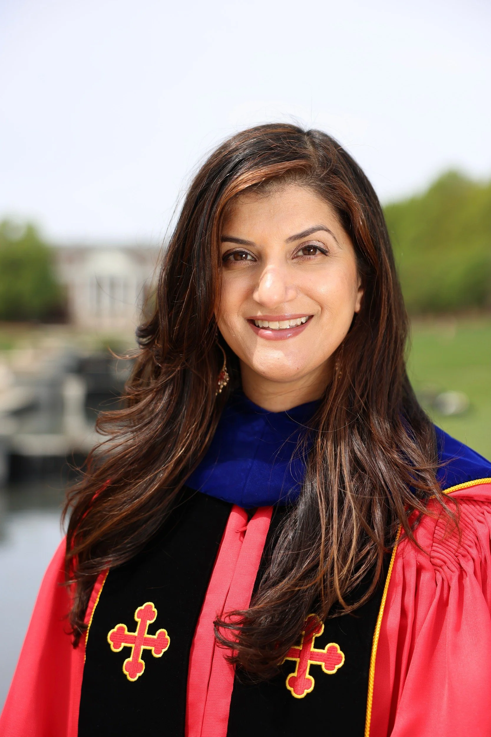 17-nicole-graduation-close-portrait.jpg