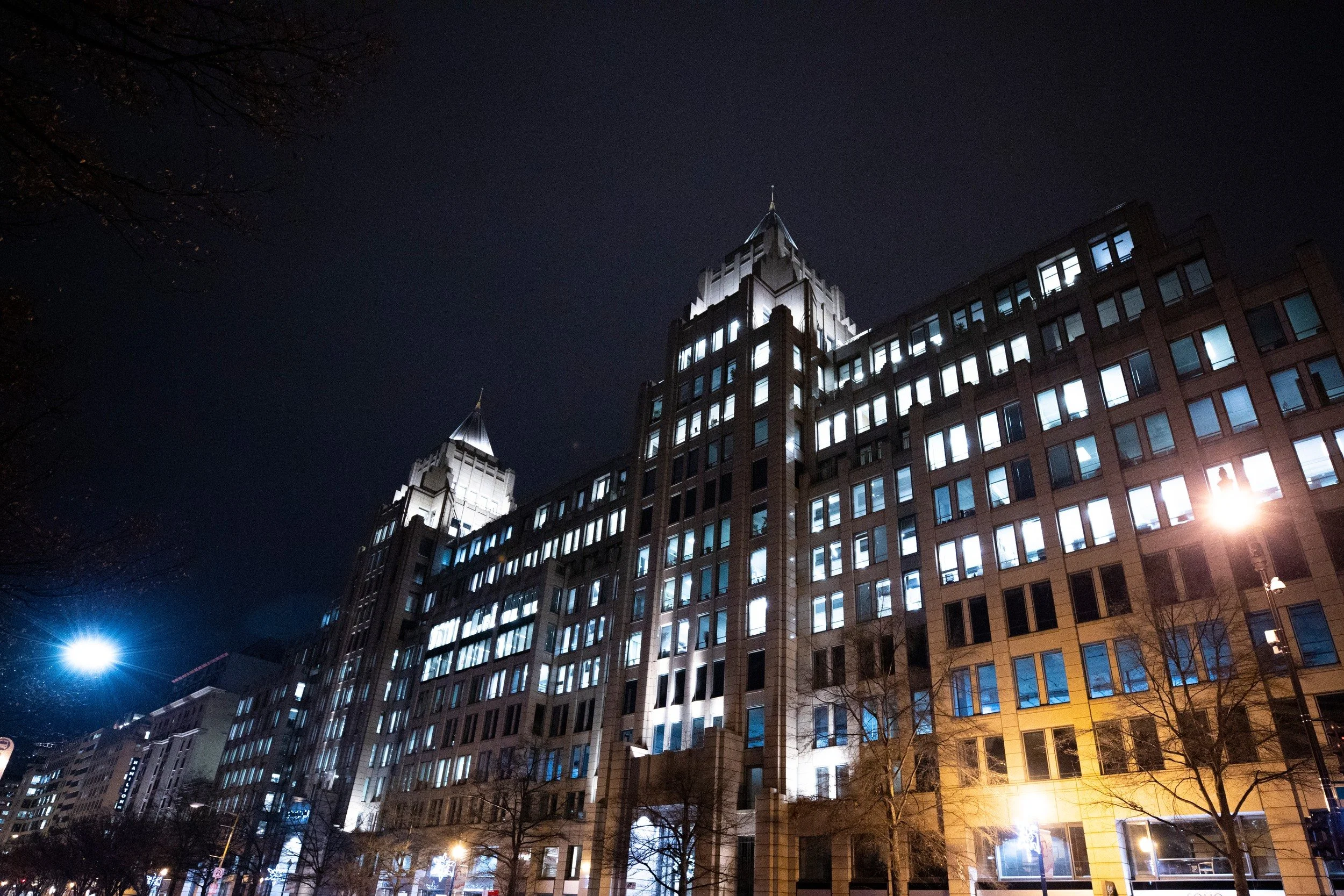 15-one-franklin-square-after-dark.jpg