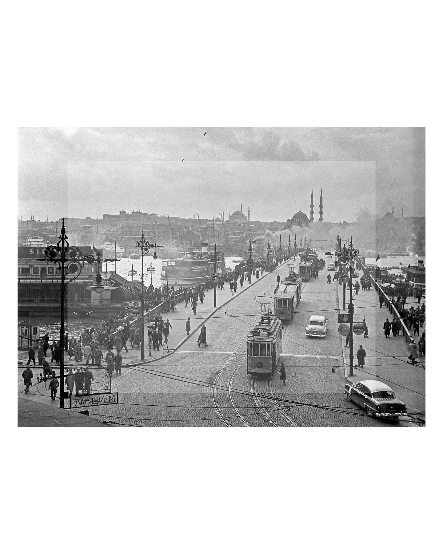 Contextual Reference: Ara Euler, &bdquo;Trams pass in front of the New Mosque in Eminonu, Istanbul&ldquo;, 1958

The spring/summer collection delves into the intriguing interplay between German and Turkish origins. This collection explores the concep