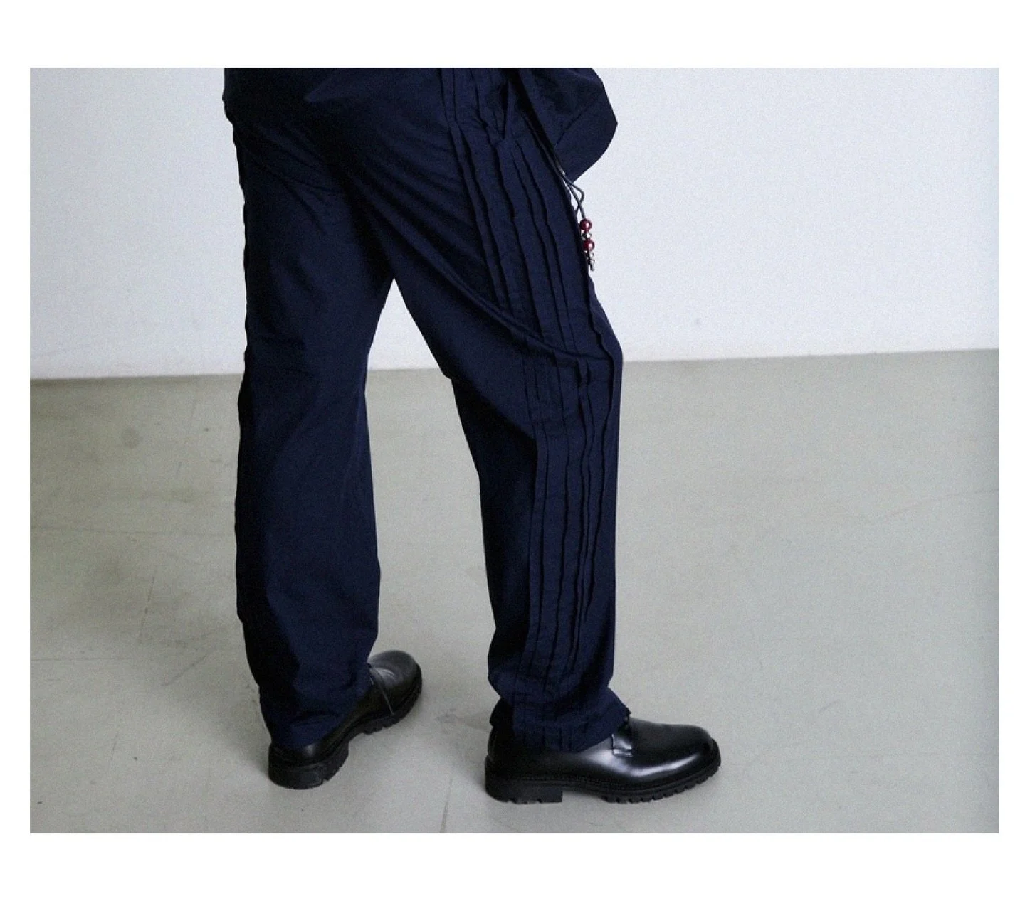 Detail: Navy Cotton Six Stripe joggers from Look 3, captured by @aysanlamby 

Die Neue Fall/Winter 2025

Berlin, Germany