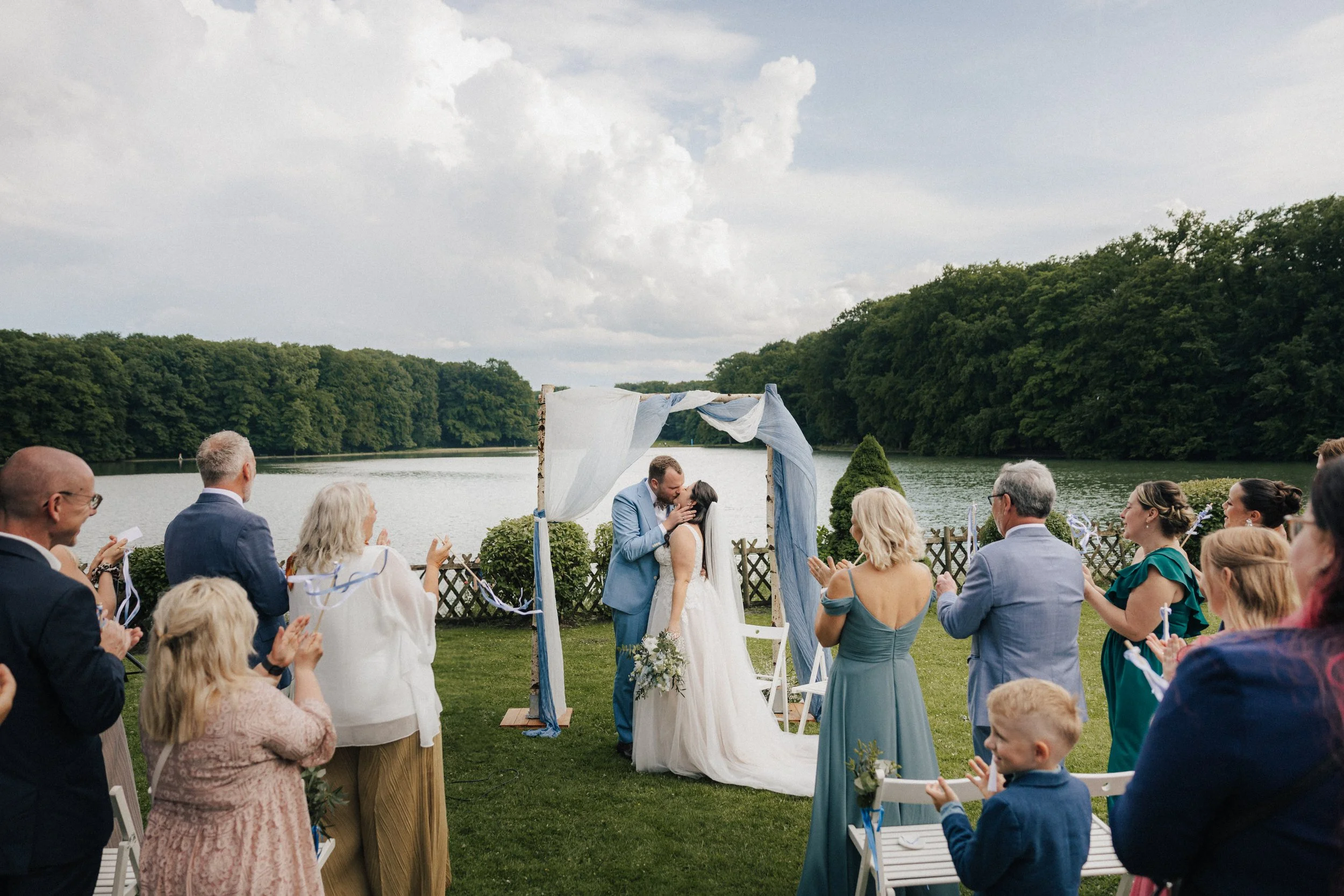 Sommerglück am Adenauer Weiher: Hochzeit im Club Astoria