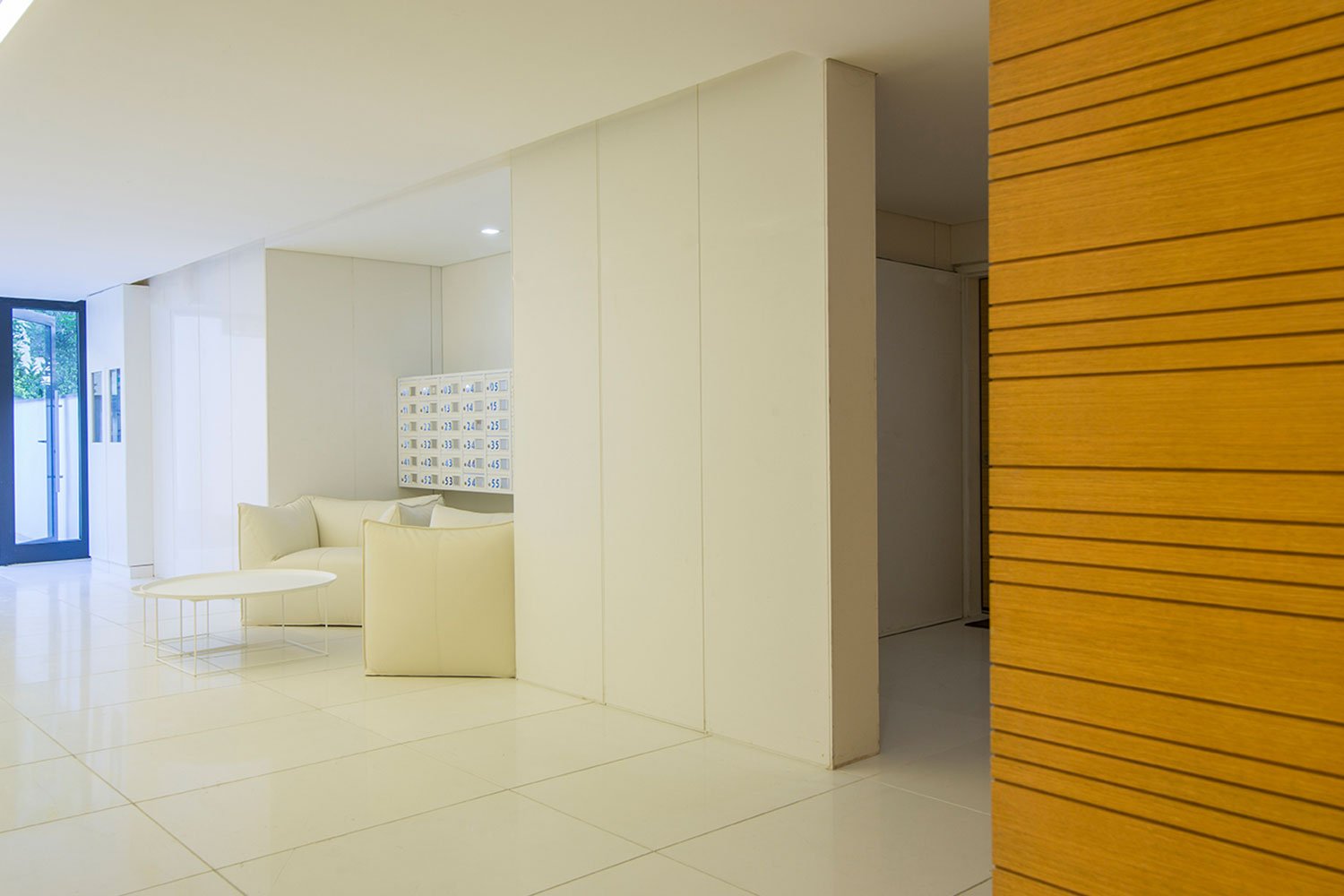 bait-tzuri-main-lobby-4.jpg