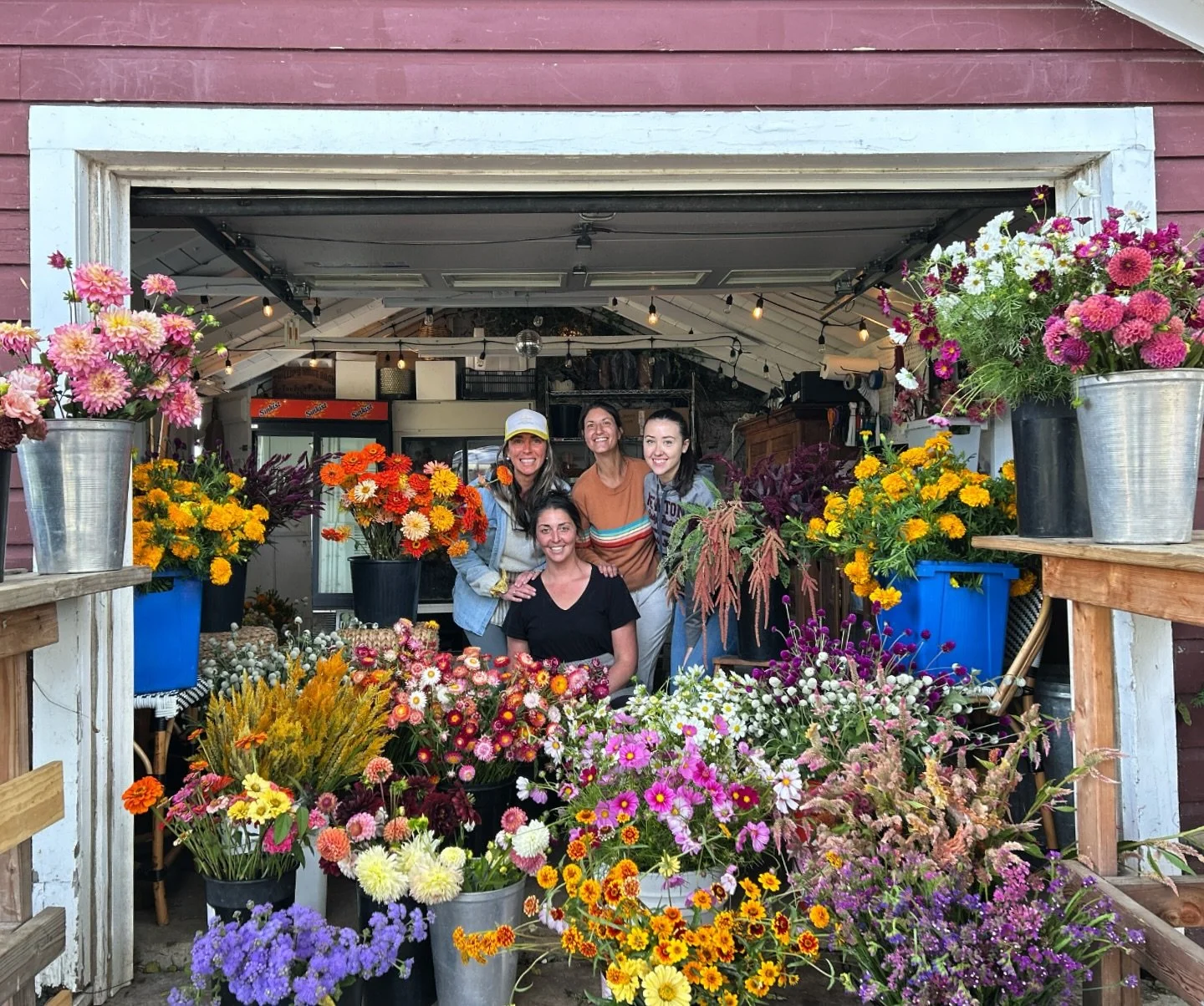 The ladies behind your weekly bouquets! 
✿
We&rsquo;re so grateful for all the love and support this season. Thursdays have been the highlight of our week&mdash;big harvests to get our flower stand ready for you. It&rsquo;s such a treat to see friend