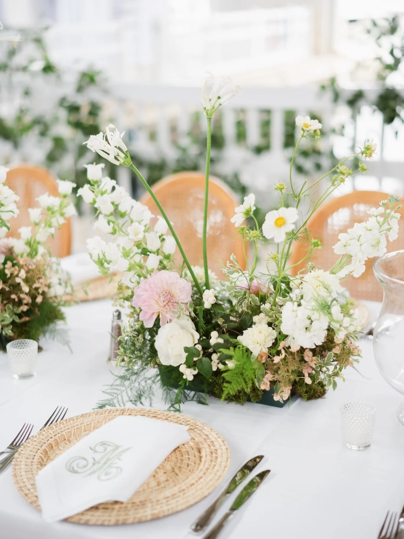 An enchanting evening in the BHYC boathouse for Sara + Brian 🤍 ⚓️ September 2025. 
&bull;
&bull;
@bayheadyachtclub 
@fabricoproductions 
@saravmcmahon 
📷: @michaeljustinstudios