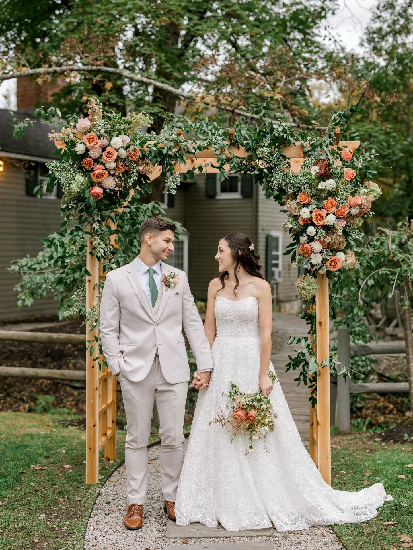 Final shots from Katie + Marks special October wedding @innatmillrace have landed in our inbox. 

📸Shot by the talented @tanyasalazarphoto 
📋Planning by @mjsweddingsandevents