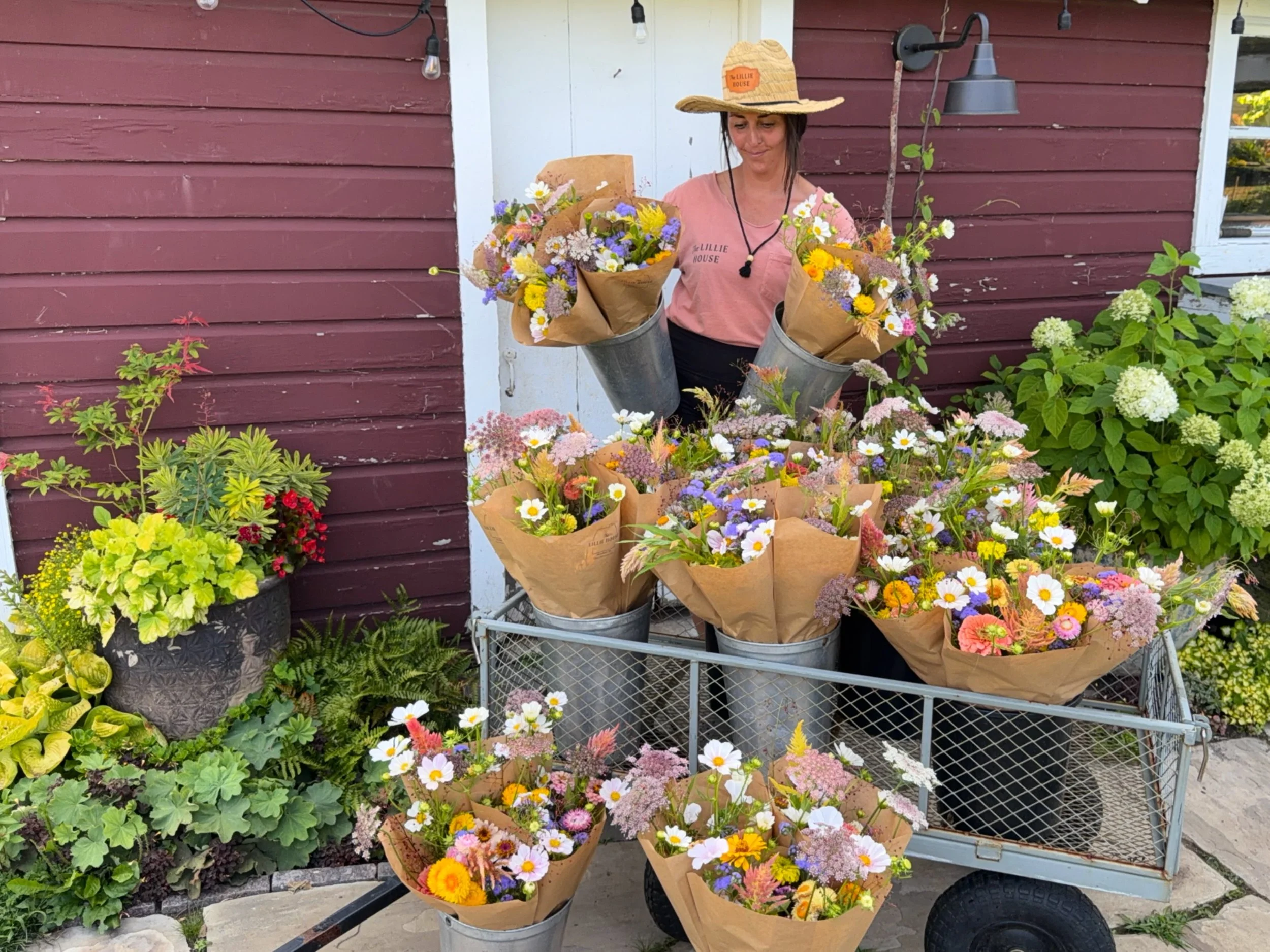 Between holidays, heatwaves, wildfire smoke &amp; vacations, it&rsquo;s been a minute since I&rsquo;ve had help prepping for the flower stand &amp; boyyyy was it nice to have most hands on deck for our big Thursday harvest this week.

We&rsquo;ll be 