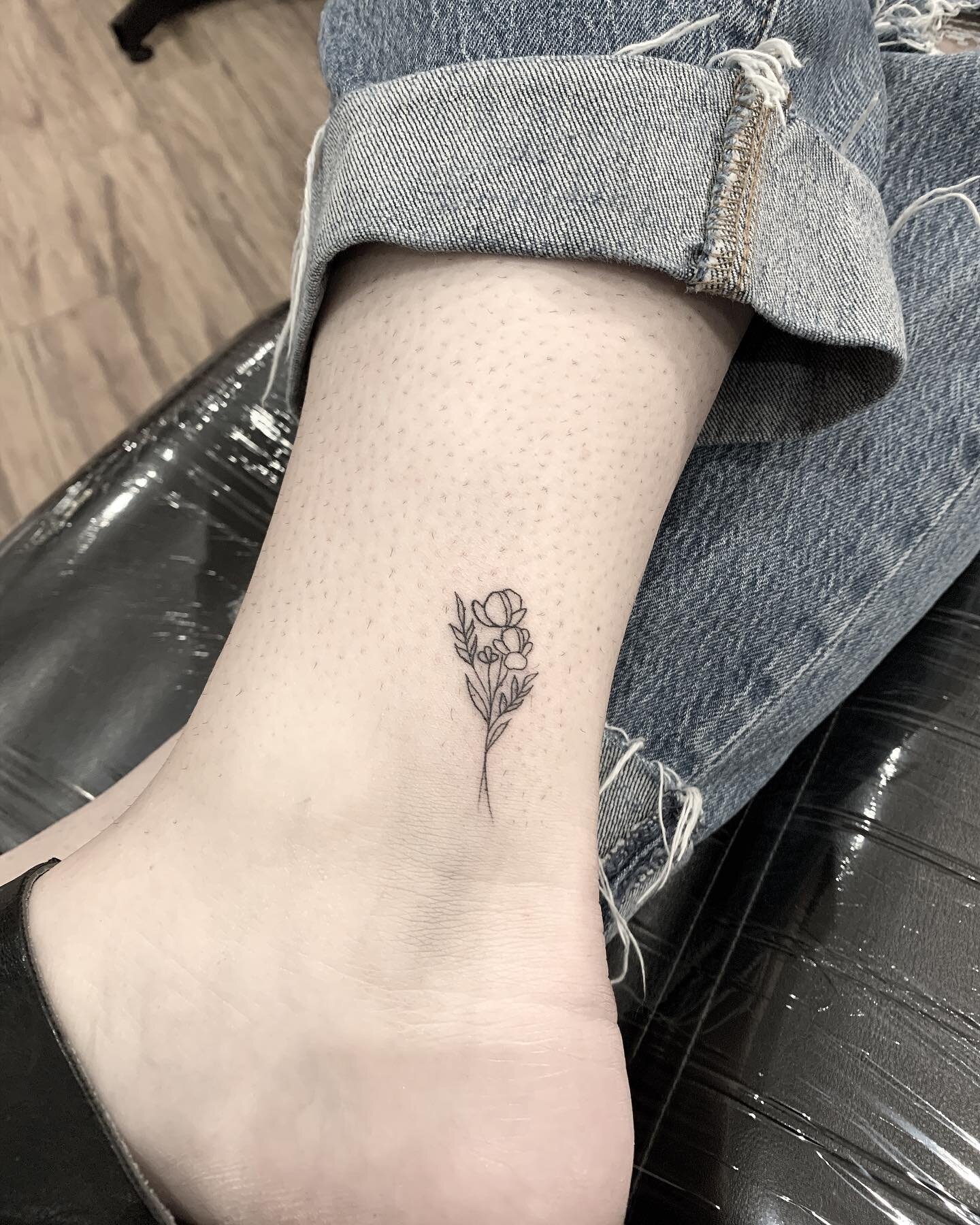 &bull; Thanks for following my work 💫
&bull; @hermosaink / @hermosainkcollective ✨
&bull; Delicate Tattoos 🌻🌷
&bull; Booking / Appointment DM 📬
&bull; Hermosa Beach, Los Angeles 🌴🇺🇸🇧🇷
_______________________________________________________
#