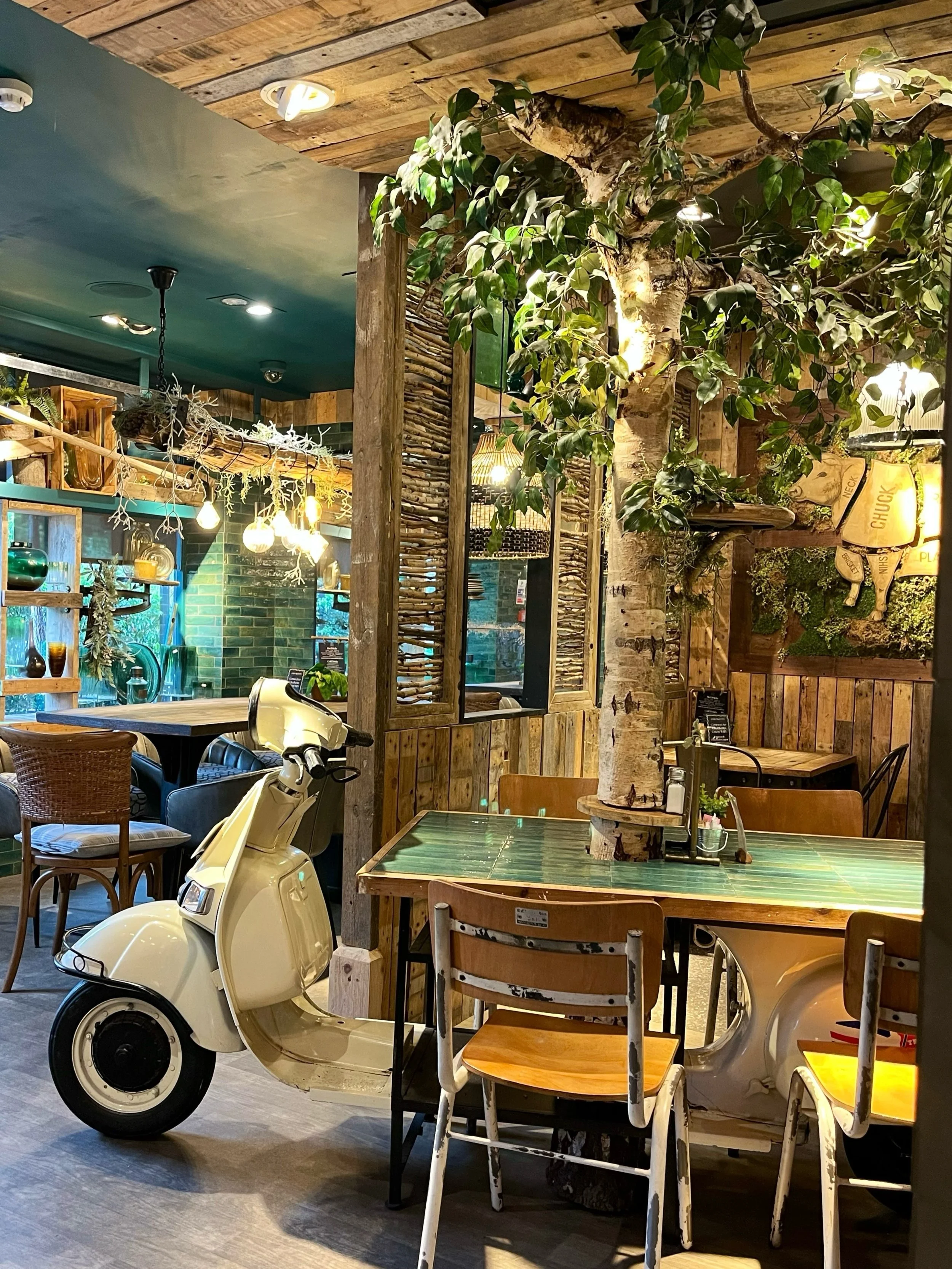 When the choice is yours, which table are you going for? 🍃