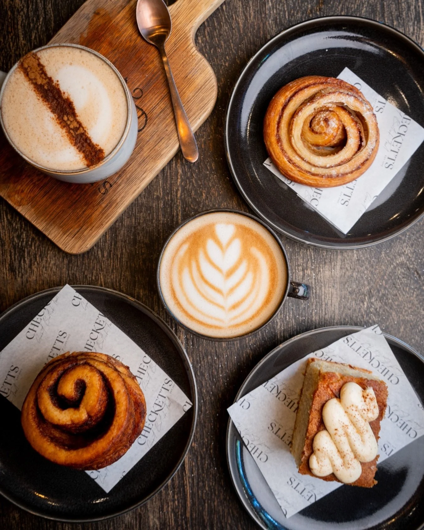 What better way to entice you to come out in this drizzle than with a strategic shot of all your favourite things ~ Sarah&rsquo;s homemade Apple &amp; Cinnamon sponge hits the spot every time, and team it with a warm chai for ultimate cosy vibes ☕️