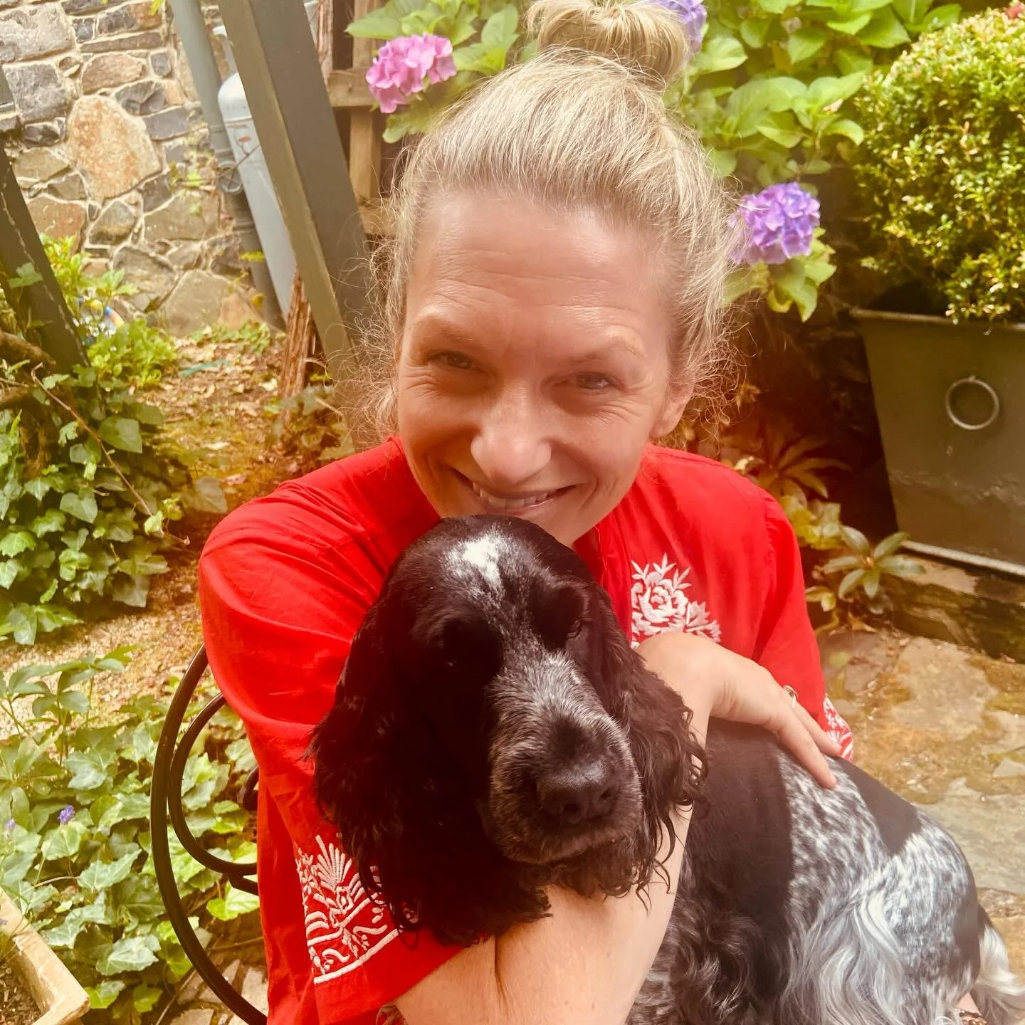 A picture that wraps up 2026&rsquo;s intention perfectly - warmth, freedom, love. 💛 🐕