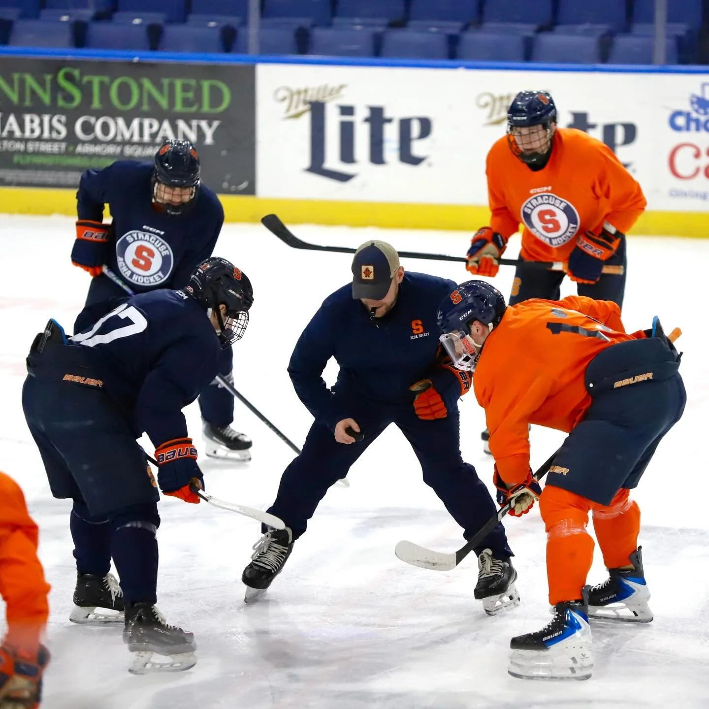 War Memorial warmup. 

Thank you @syracusecrunch for having us! Back here Saturday for a 12:00pm puck drop. 

#FO𝗖𝗨𝗦𝗘D 🍊