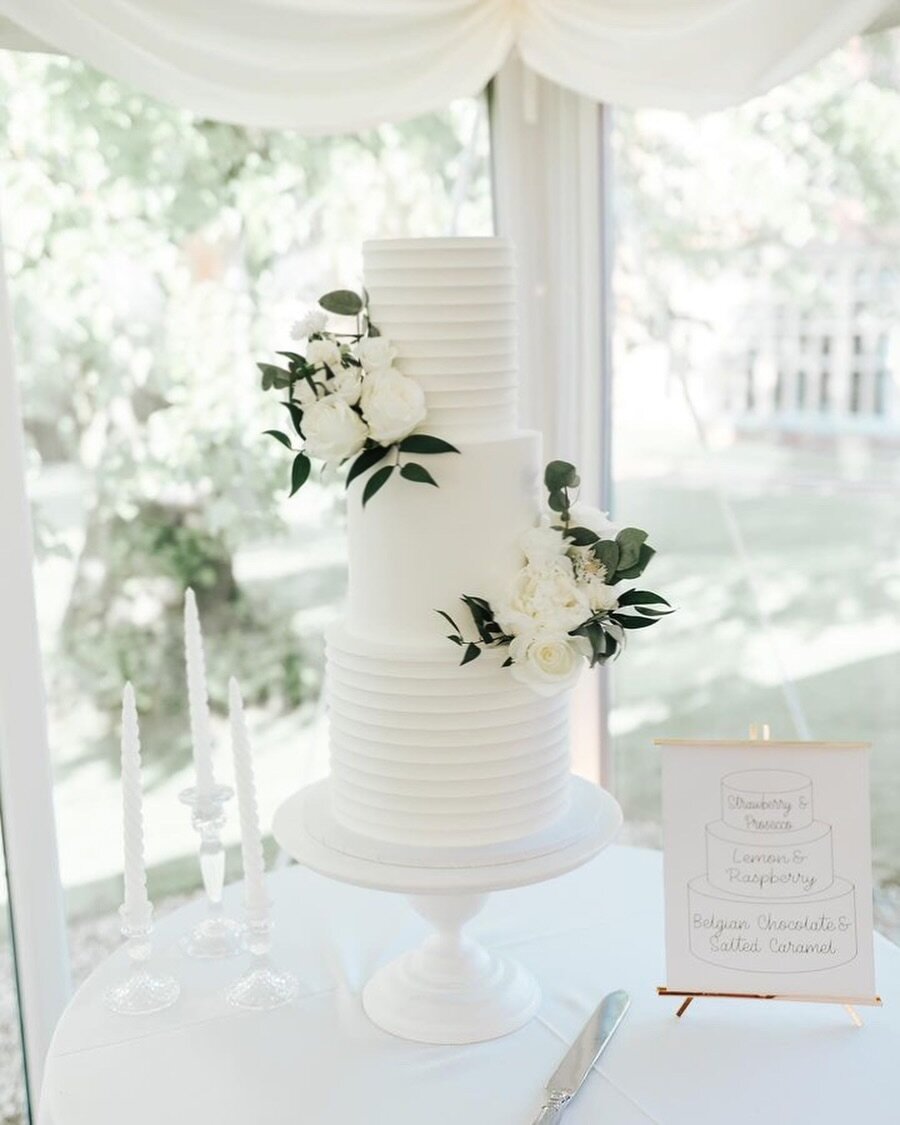 Elegant whites and greens, with a little bit of ruffled texture for S &amp; S  @longstowehall 

Captured beautifully by @nikkiwatkinsphotoandfilm 
Florals @elizabeth_mulberry_flowers