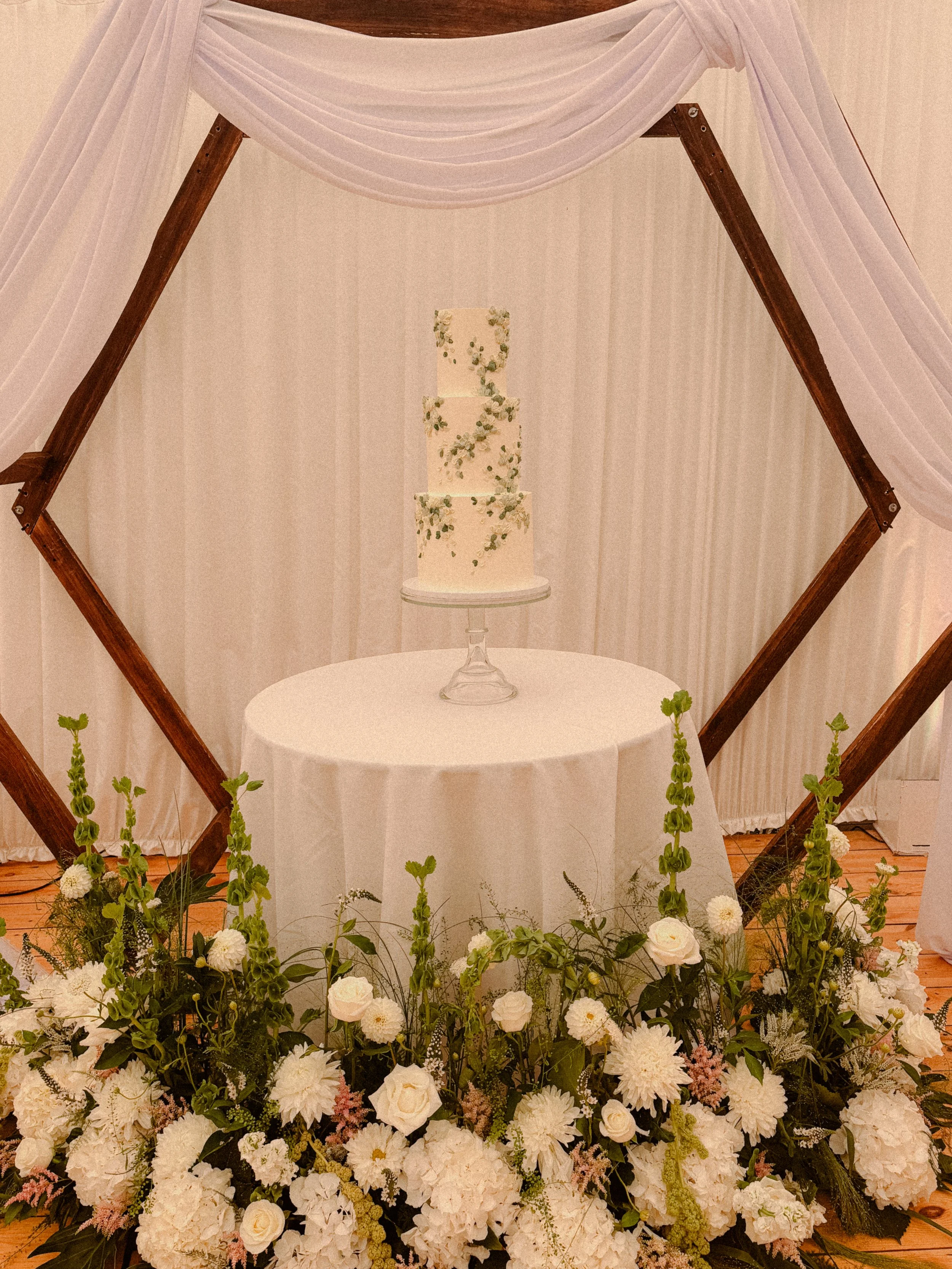 Hockwold Hall Wedding Cake with piped petals and greenery