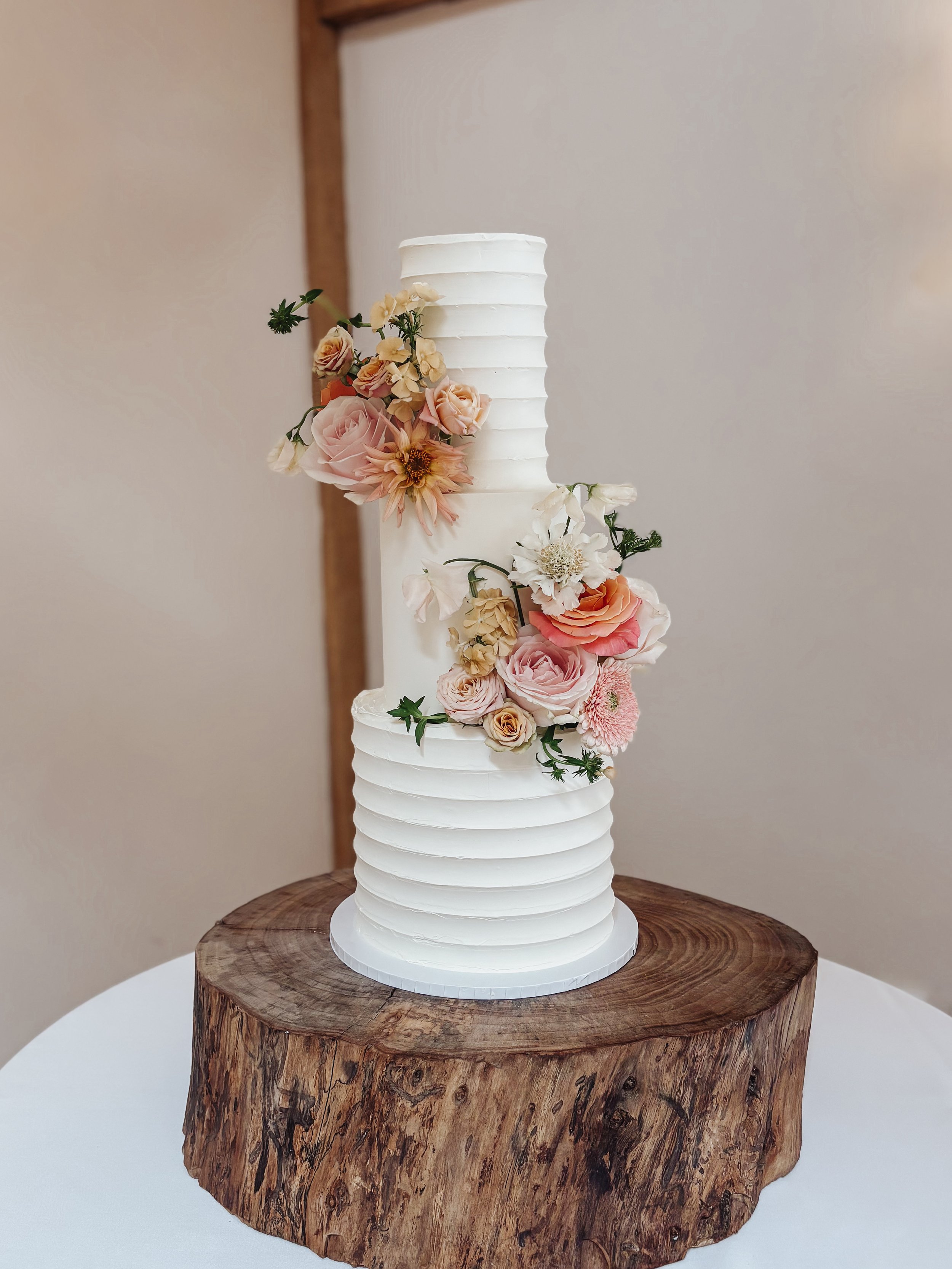 Bassmead Manor Barn Wedding Cake Bedfordshire