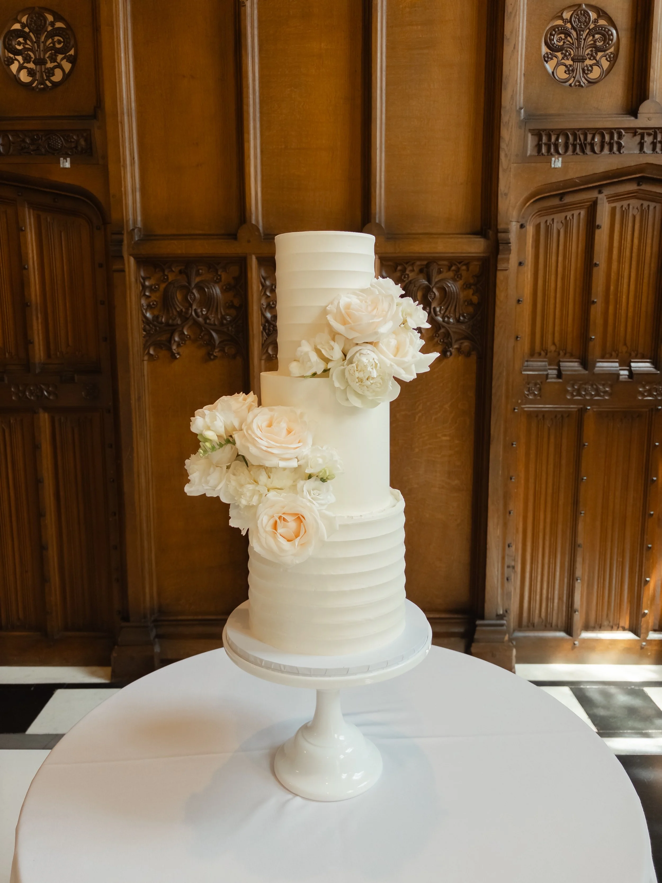 Engrave Hall Wedding Cake with flowers