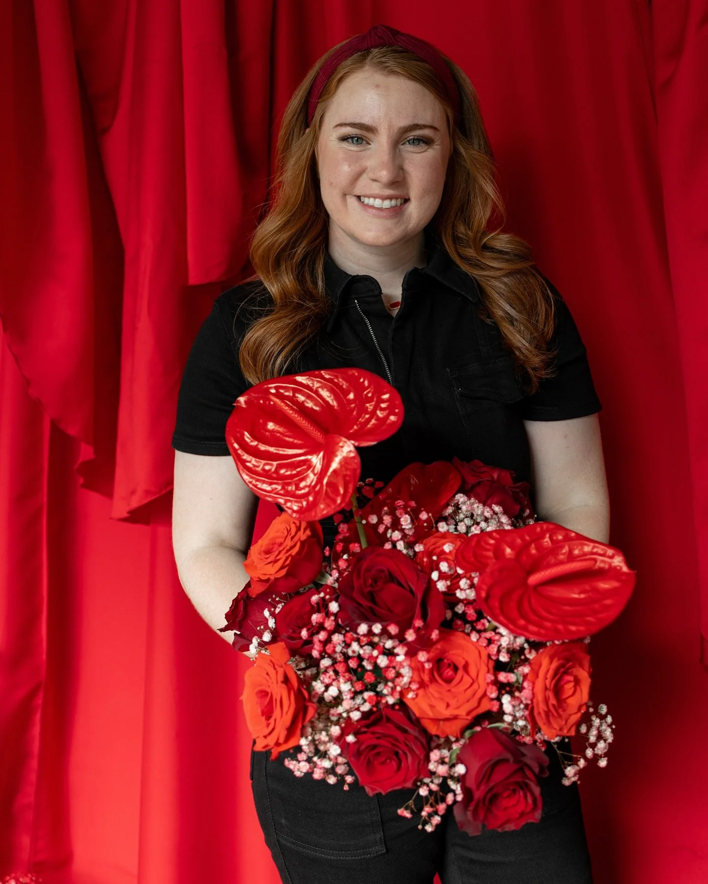 πΉLittle Red Floral has grown SO much this past year that I figured it was time for a little re-introduction and some fresh photos to match! Huge thank you to Emily at @e.t.c._photography for capturing my brand! She is such a joy to work with! 
If y