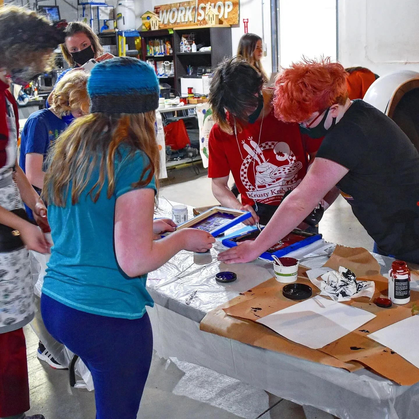Swing by from 4-7 all next week to learn about what the Bookmobile can offer and how it can help make things happen around town.

📷: From the 2 day silkscreen class we held a couple weeks ago. 

Visit us while we sort books from 4-7, 3/21-3/25 @seed
