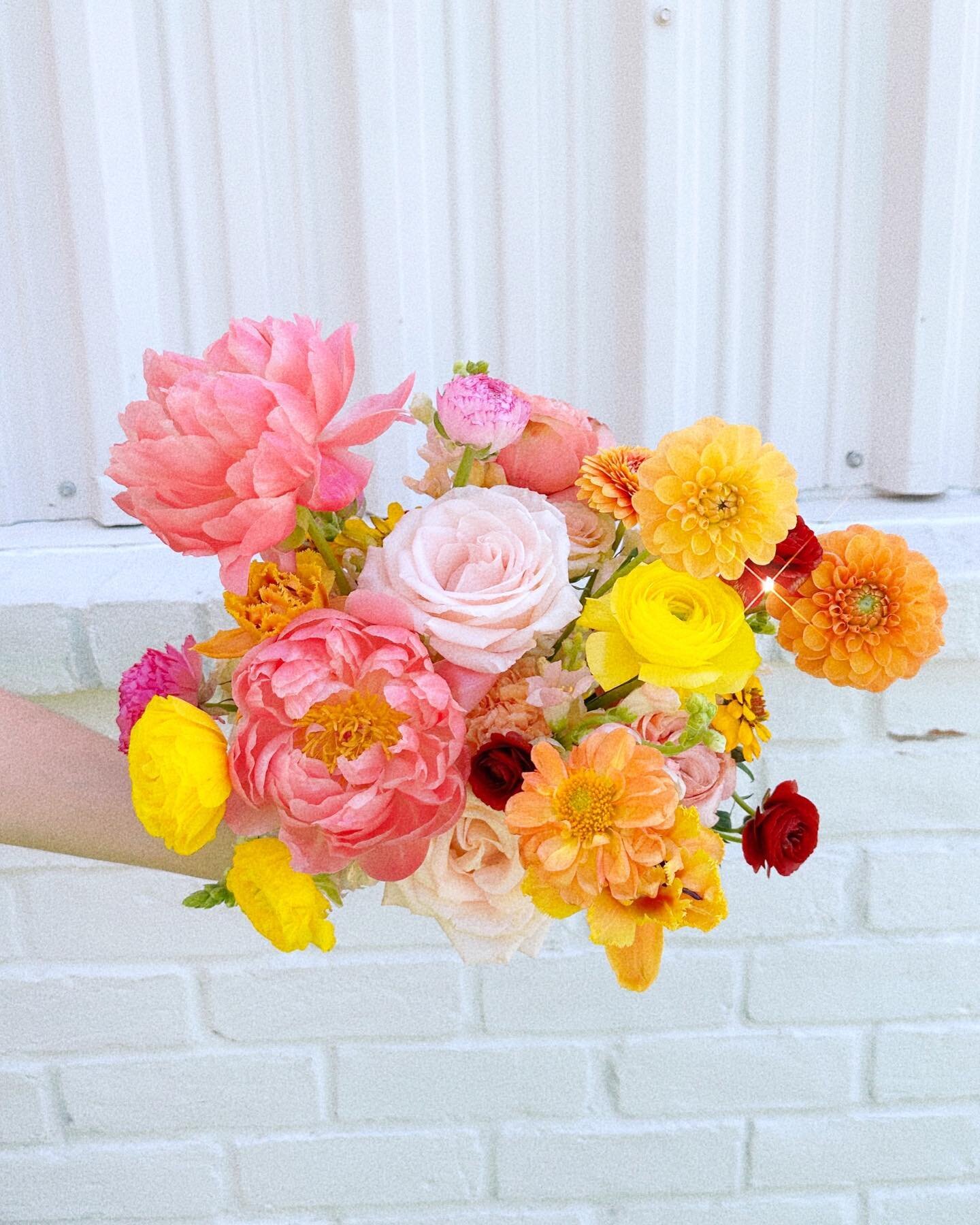 🌟🌟🌟 Three brides this weekend = three unique bridal bouquets! All of which deserve a space on our grid. 

Head over to our stories to check out what we&rsquo;ve been up to this weekend. Half of the Ponderosa Team even made it to see @taylorswift ?