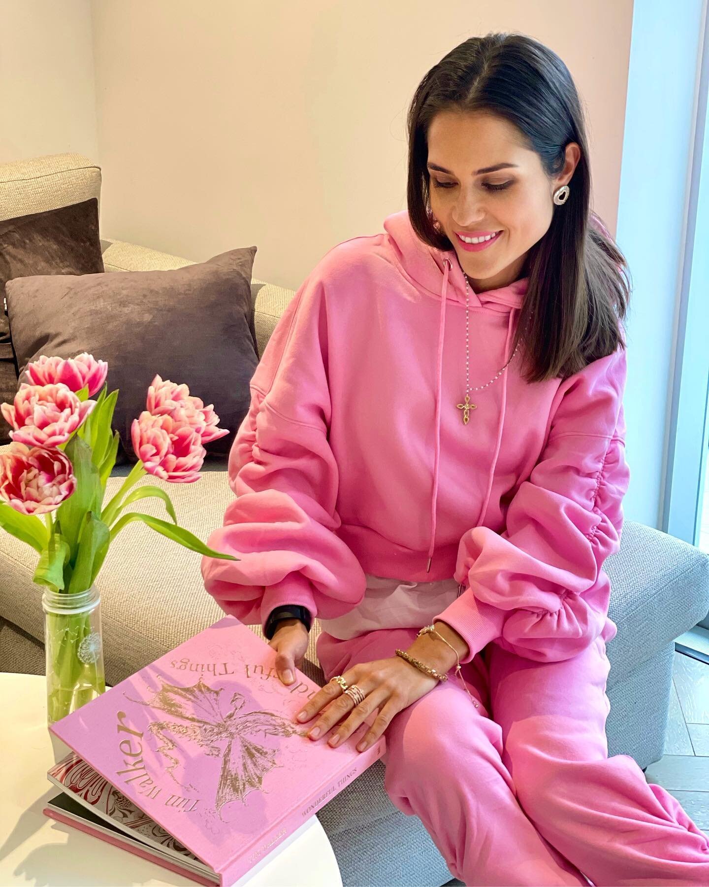 𝘿𝙤 𝙘𝙤𝙡𝙤𝙪𝙧𝙨 𝙖𝙛𝙛𝙚𝙘𝙩 𝙮𝙤𝙪𝙧 𝙢𝙤𝙤𝙙 ?
*
💖 Sometimes we underestimate the power of colours.
*
*
*
💖Warm colours evoke emotions ranging from feelings of warmth and comfort to feelings of anger and hostility. 
*
*
*
💖Colors on the blue